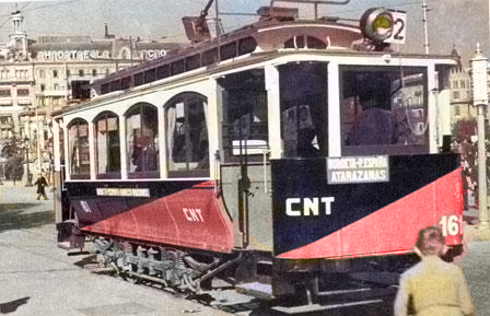 Tram dipinto con i colori della CNT, Barcellona, 1936. (Pubblico dominio)