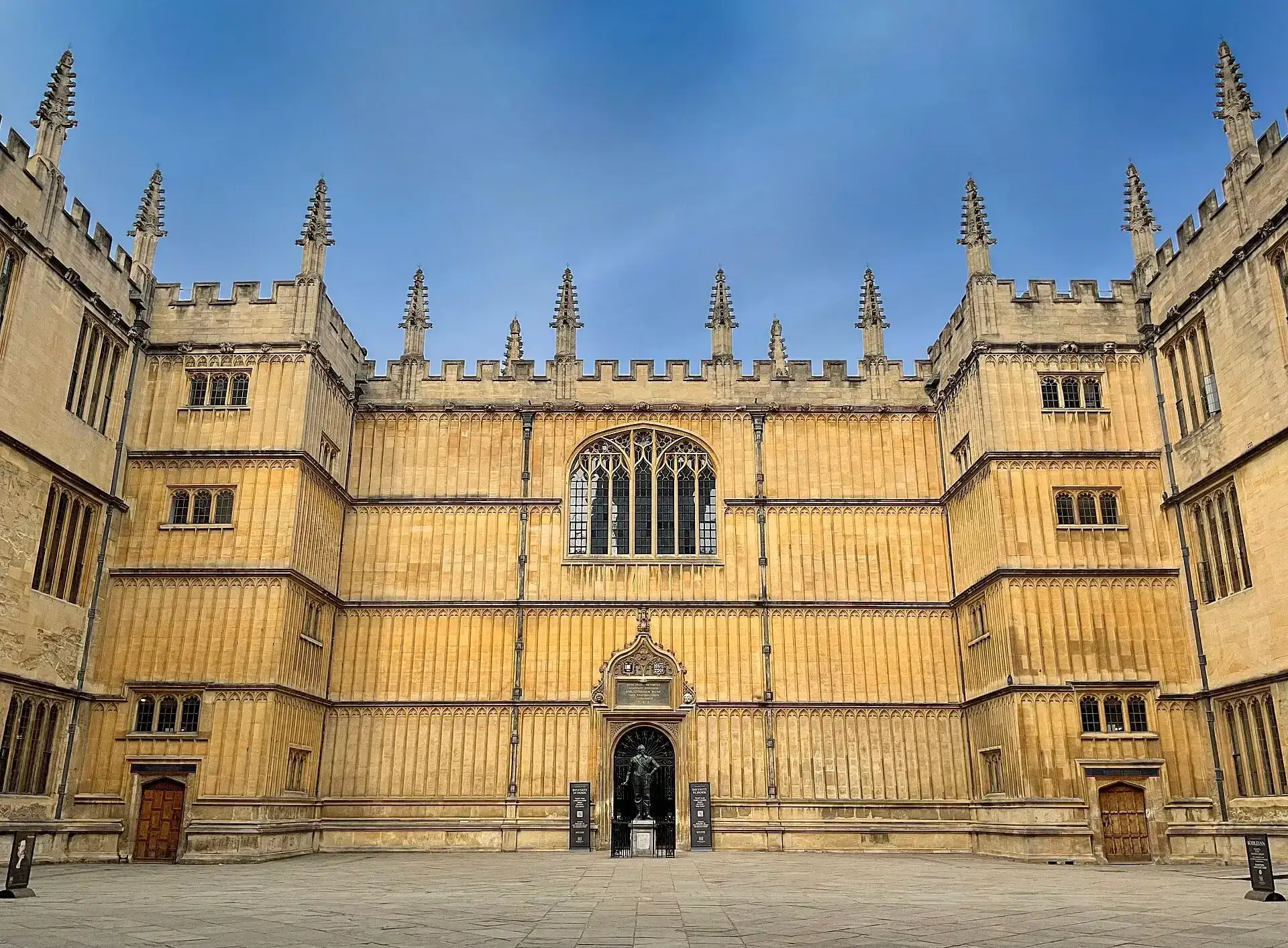 Bodleian Library: Oxford's Historic Research Library - Oxford