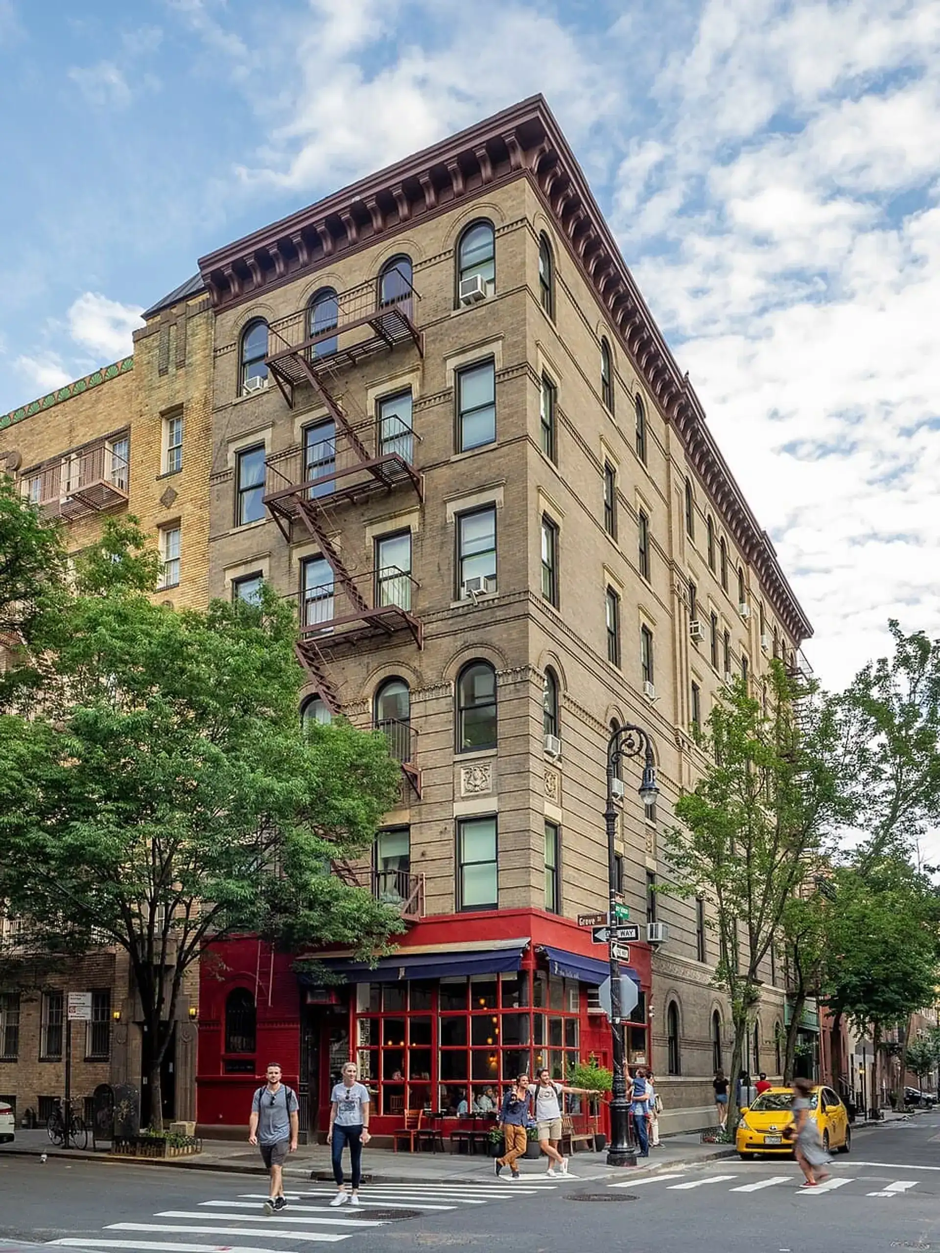 The Friends Building: NYC's TV Icon at 90 Bedford Street - New-york