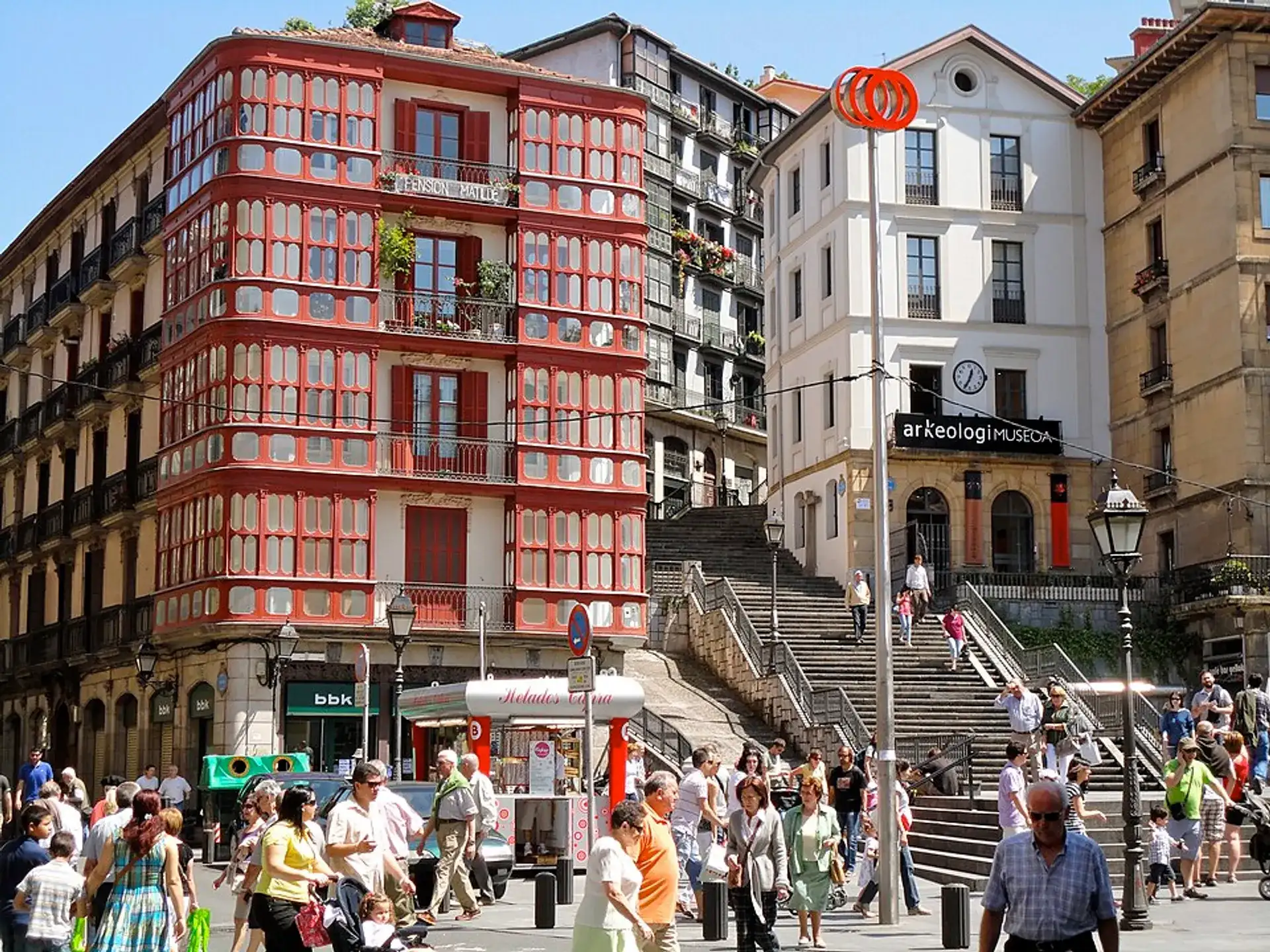 Plaza Miguel de Unamuno: la culla del rap basco a Bilbao - Bilbao