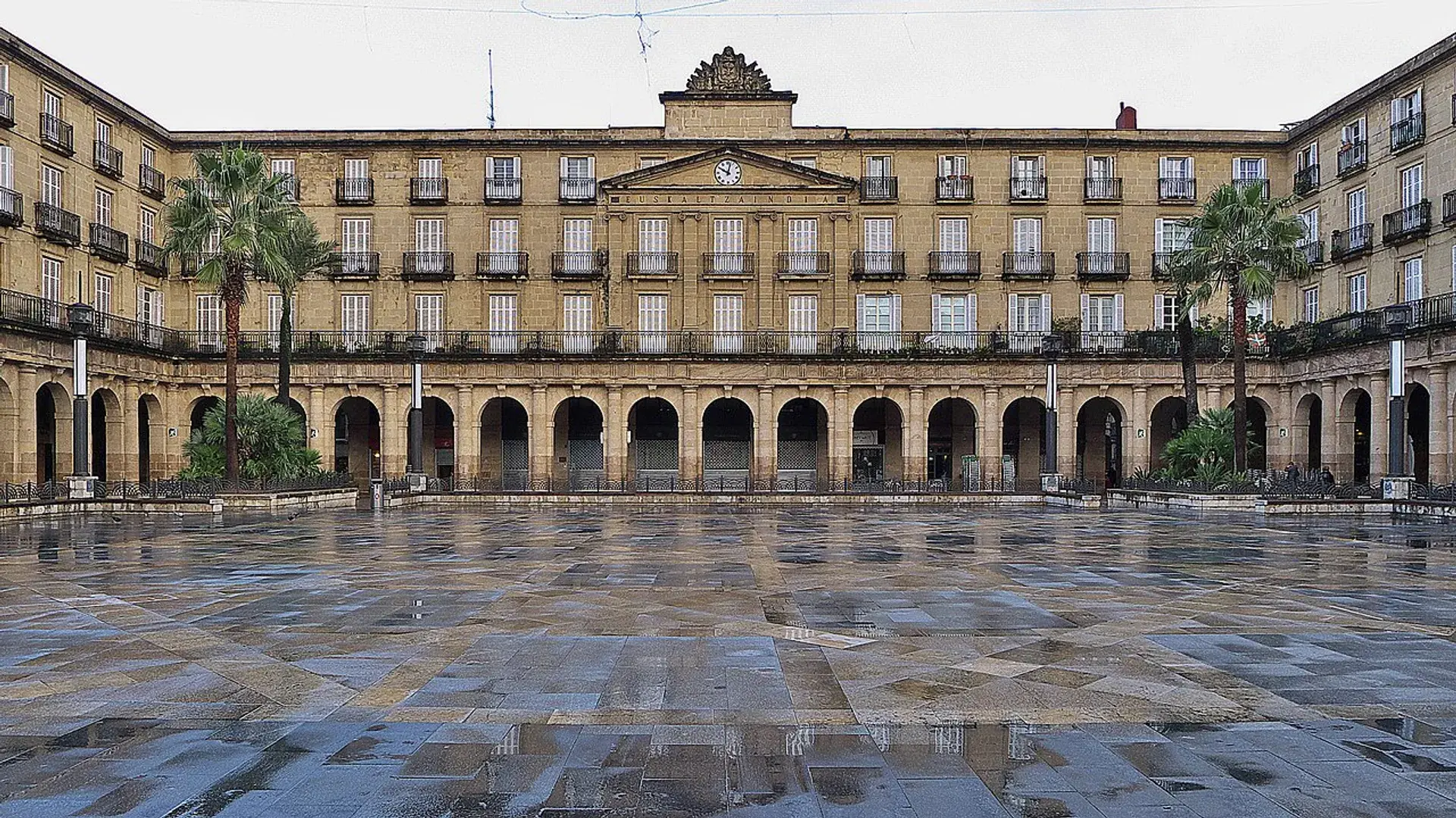 Plaza Barria: the square that became Venice for a day