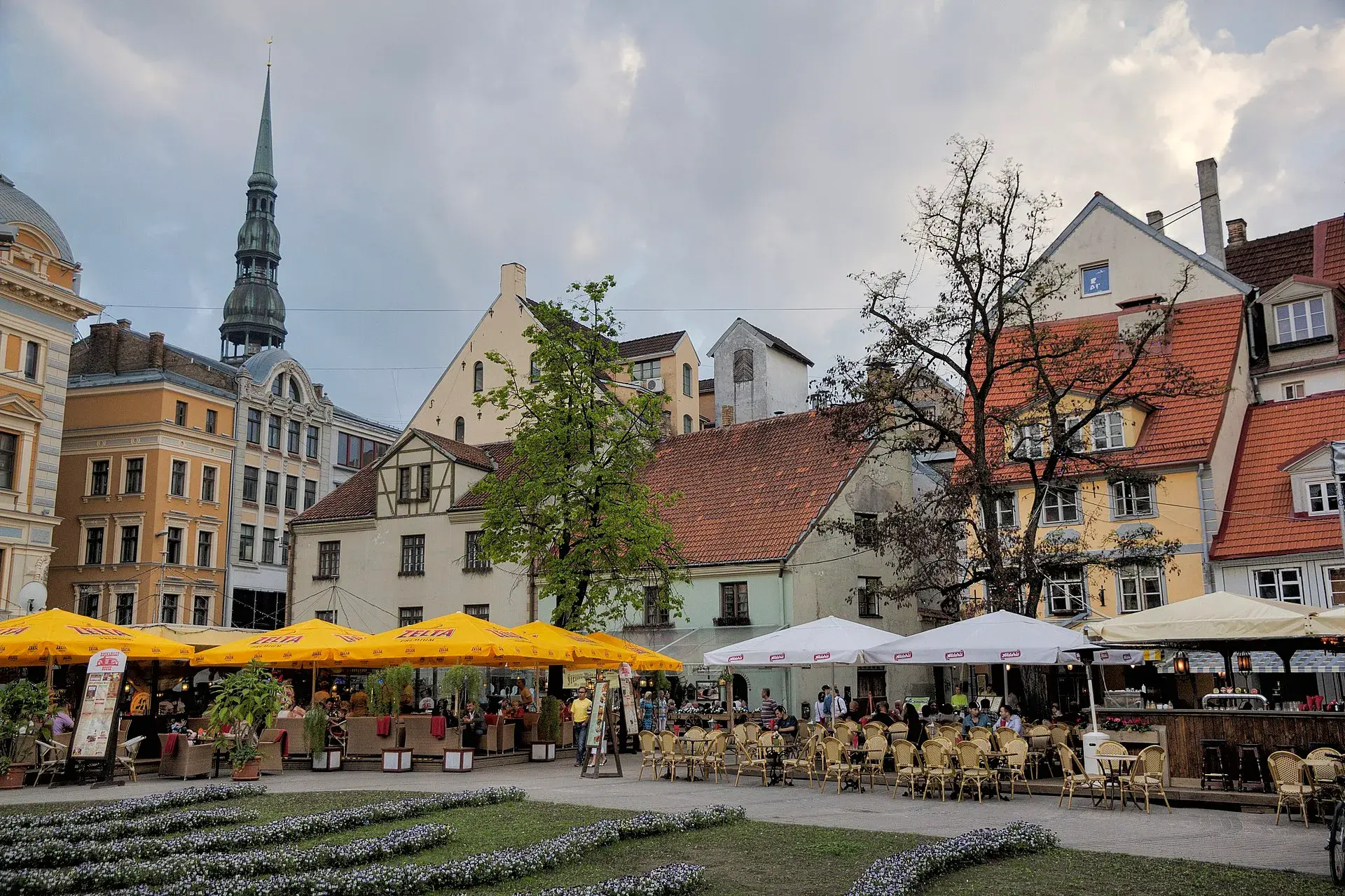 Livu Platz und das Katzenhaus
