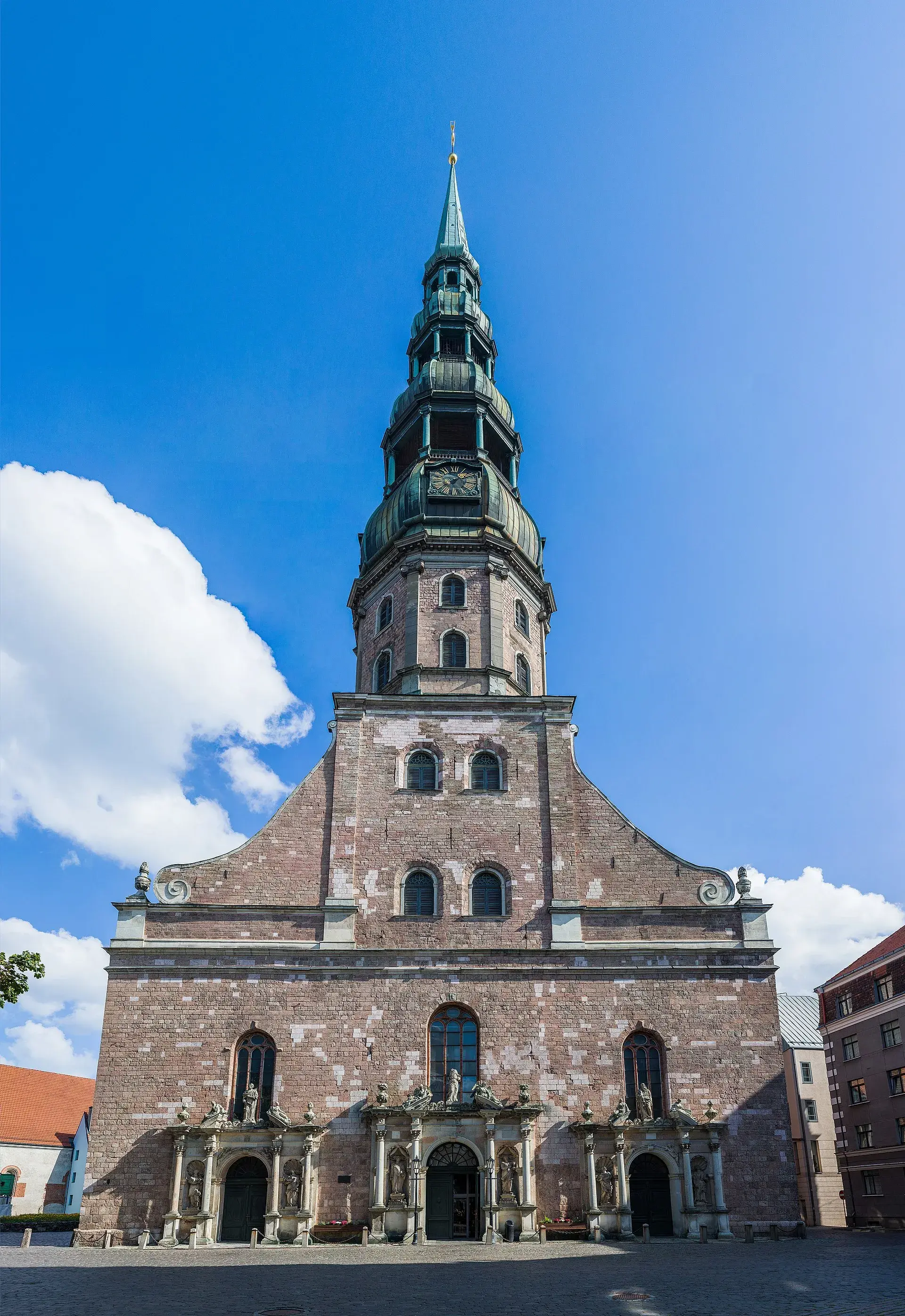 St. Peter's Kirche und der goldene Hahn