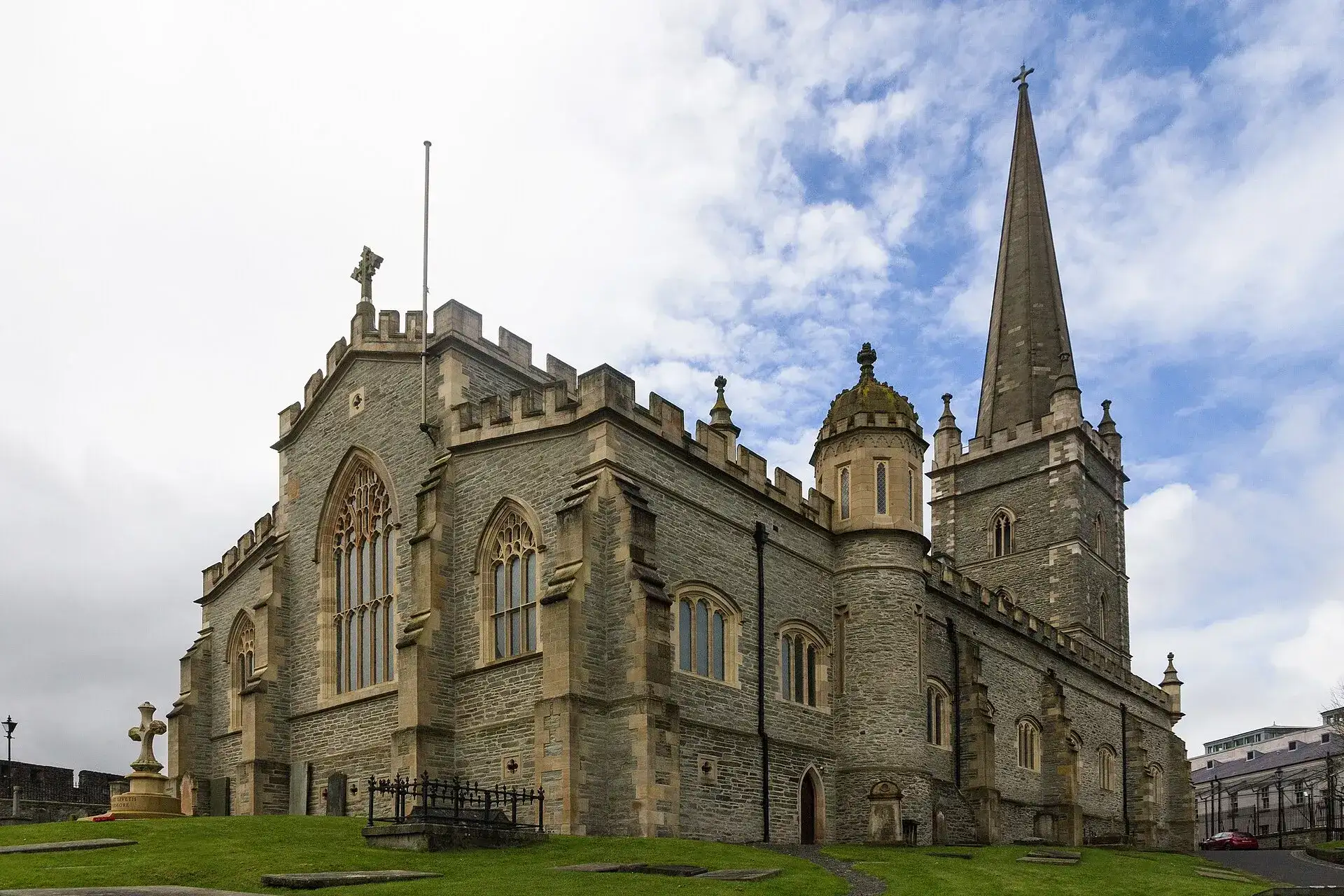 St. Columb's Cathedral: Derrys historische Kirche von 1633 - Derrylondonderry