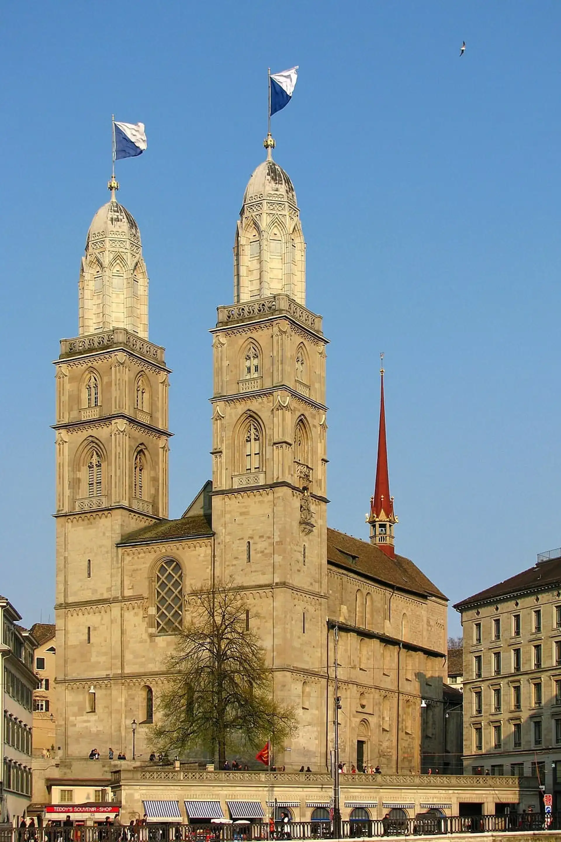 苏黎世大教堂:古老的双塔巴西利卡 - Zurich