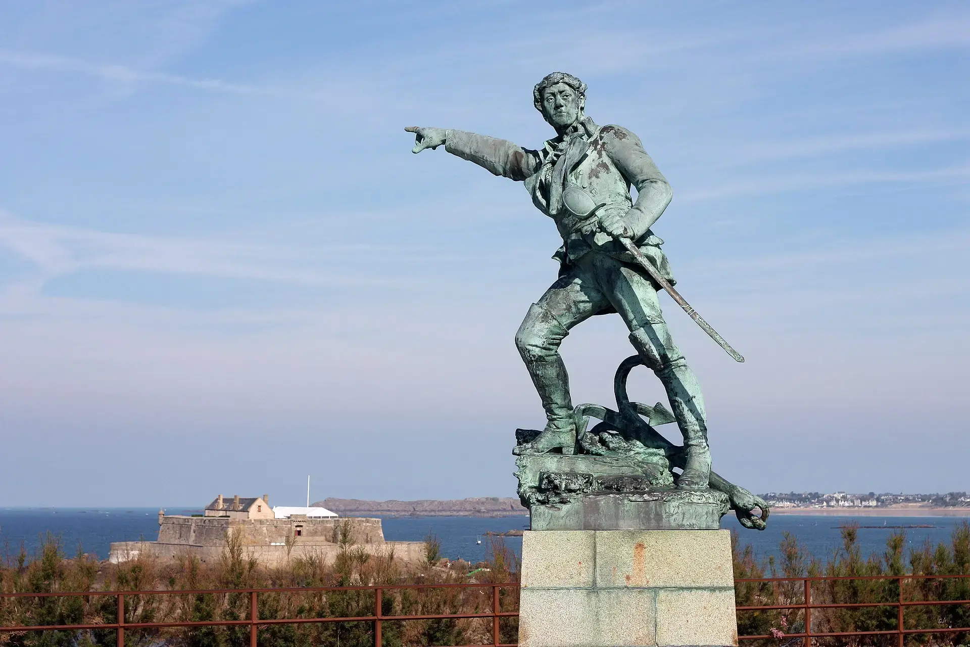 Statua di Robert Surcouf