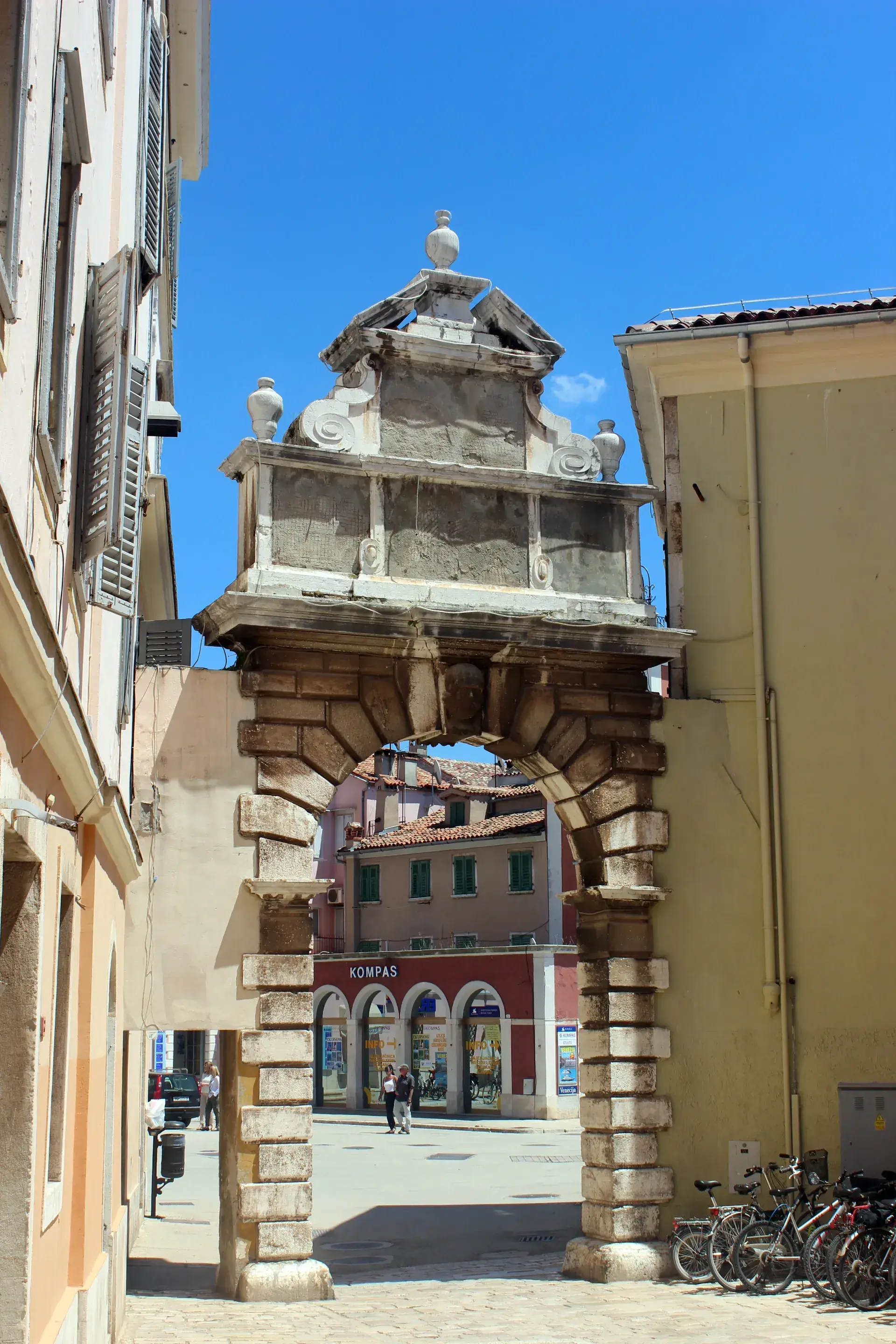 Balbi Arch: a Turk on one side, a Venetian on the other