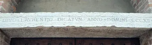 Una chiesa con una dedica santa