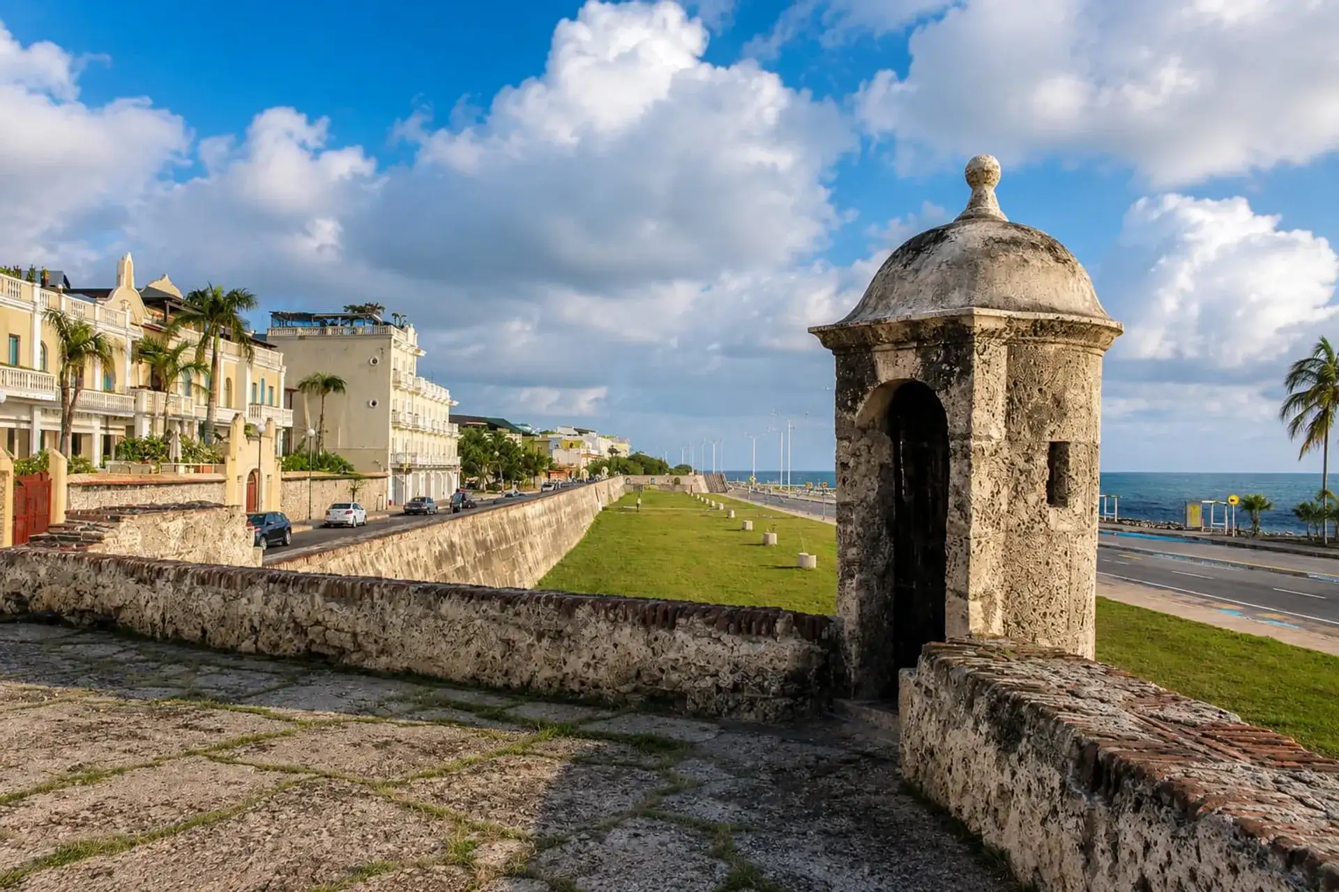Las Murallas: Cartagena's Historic City Walls - Cartagena