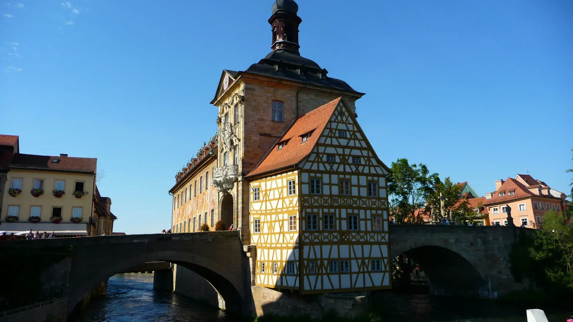 Altes Rathaus: the town hall built in the middle of the river