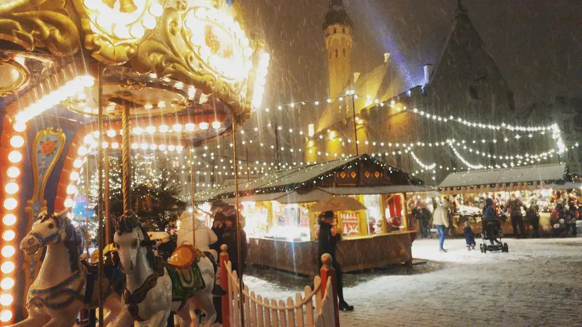 Tallinn Christmas Market on Town Hall Square. Photo: Araldica81