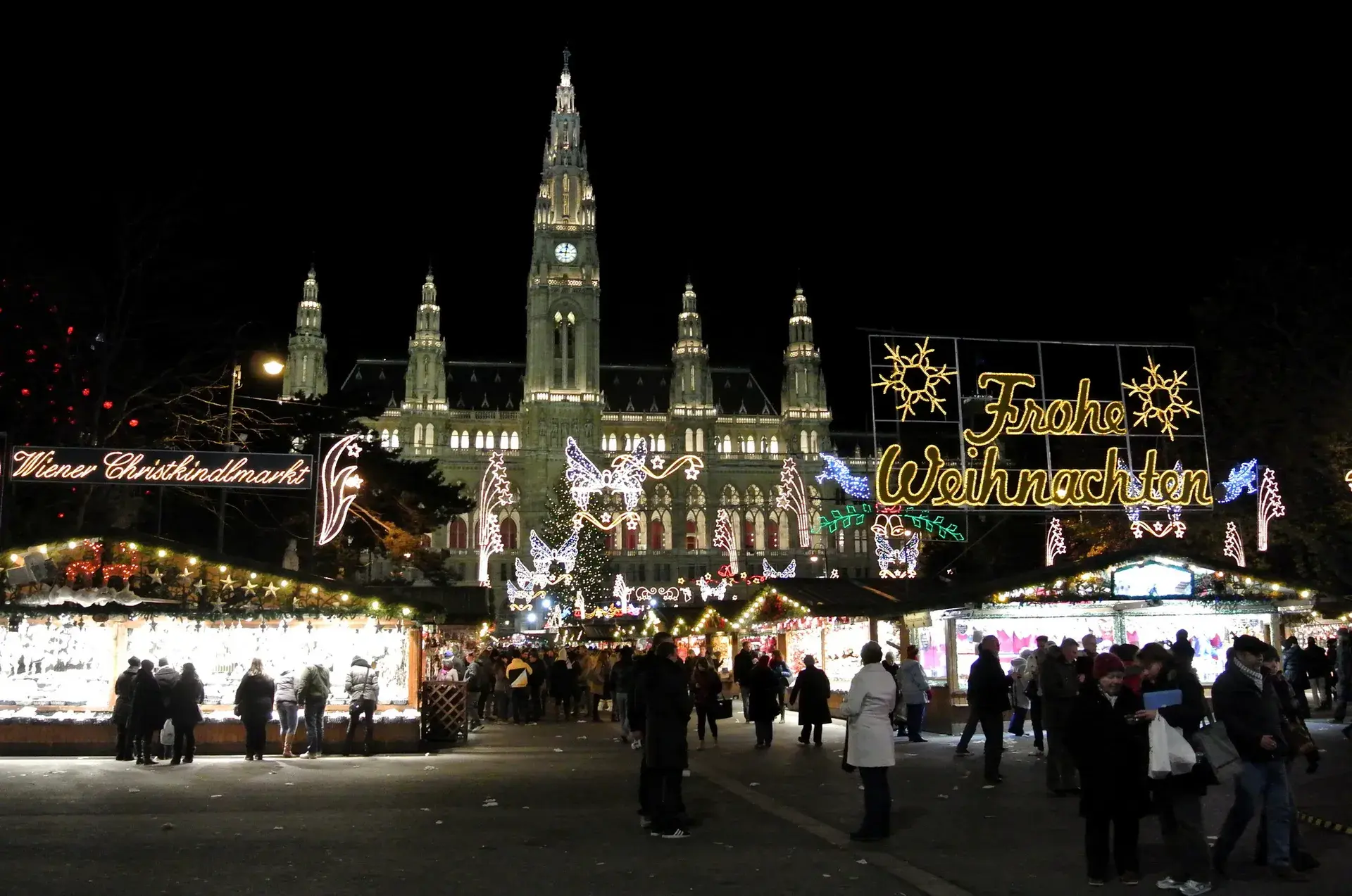 Cover image for Vienna in December: Markets, Cafés and a City Walk