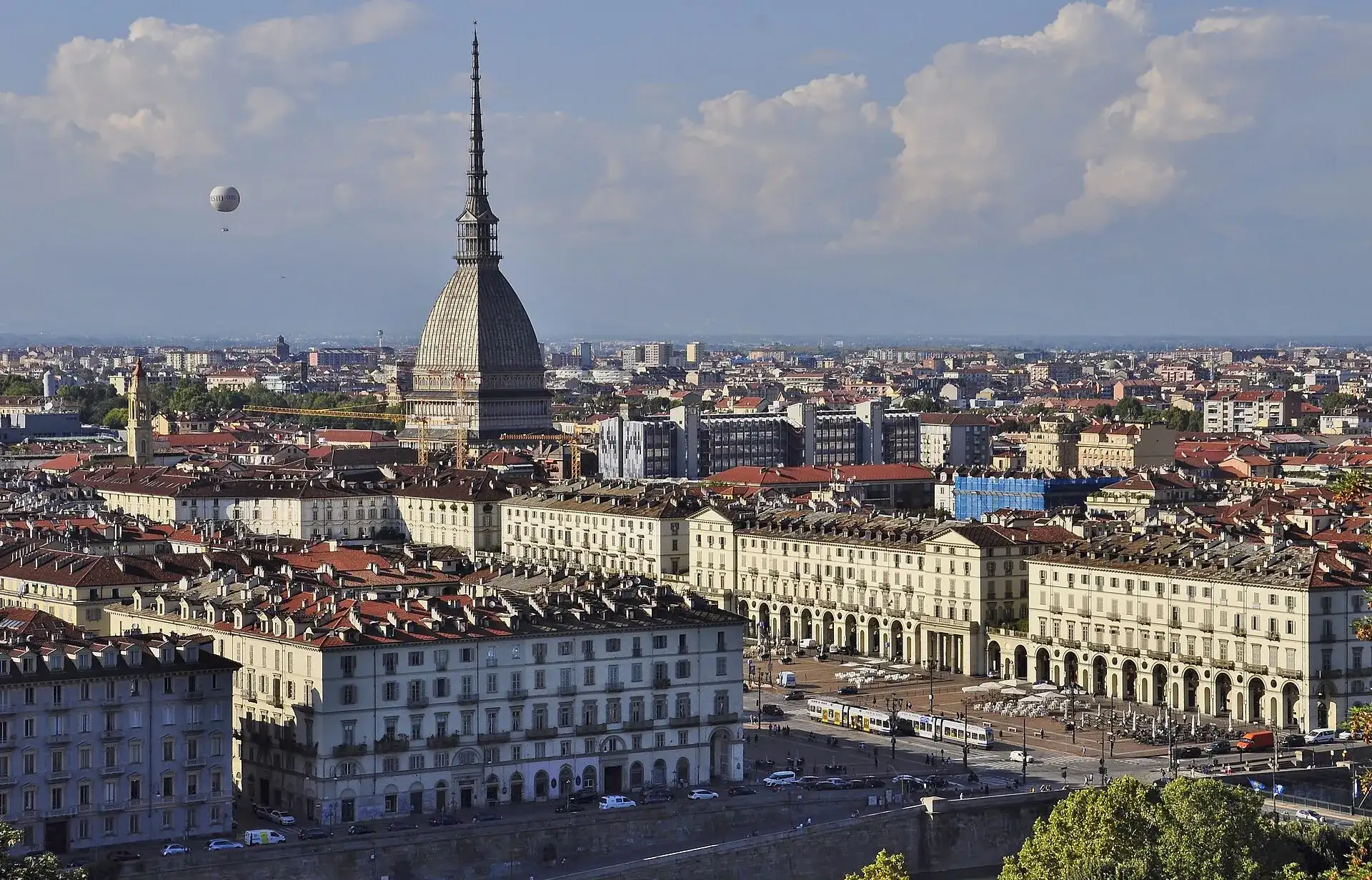 Cover image for Turin in One Day: A Practical City Break