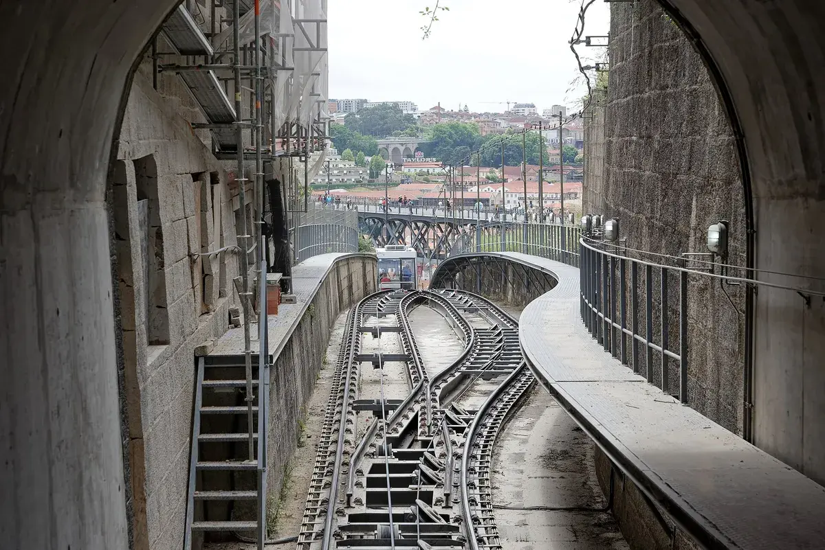 Le funiculaire des Guindais, le moyen le plus simple de remonter du fleuve avec son ordinateur portable. Photo : Jakub Hałun