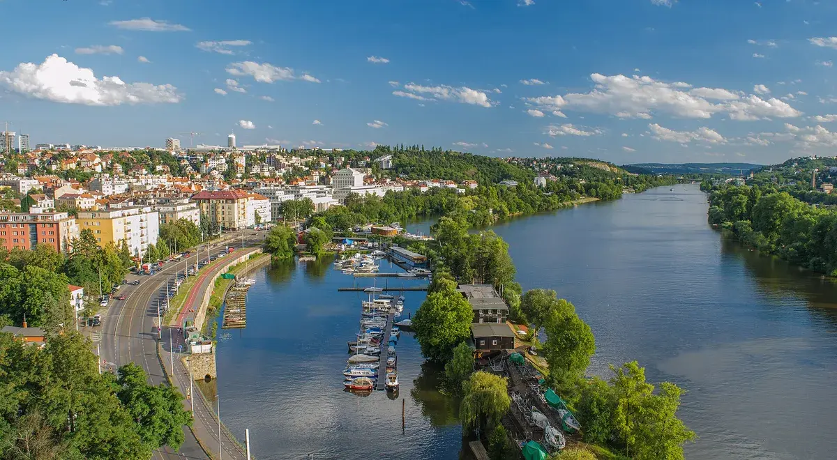The Vltava from the ramparts of Vyšehrad, the same river views as the castle with far fewer people. Photo: Mudr.abdulghani1