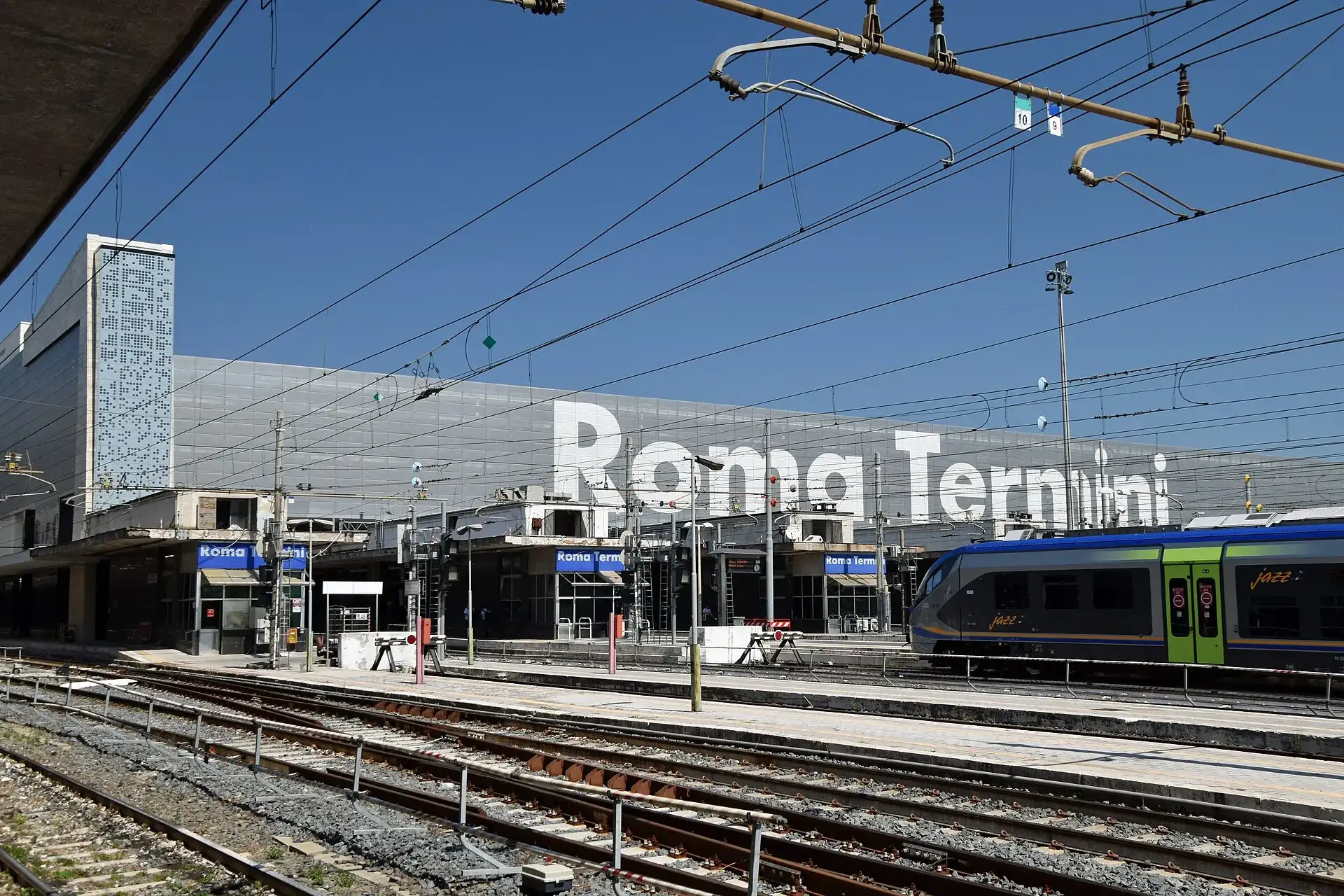 Cover image for Getting Around Rome: Transport, Airport Transfers and Where to Leave Your Bag