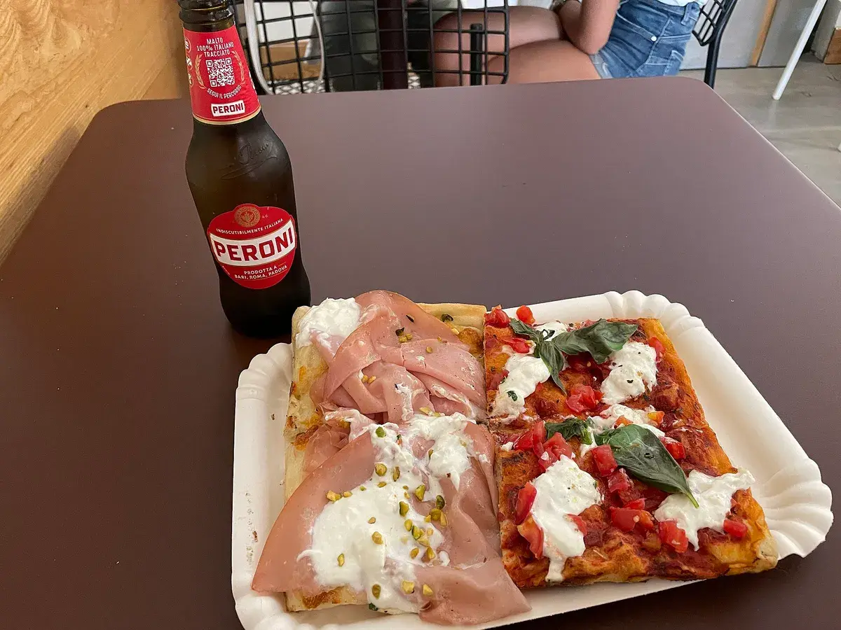 Pizza al taglio, sold by weight and cut to order, the everyday lunch. Photo: Ypsilon from Finland, CC0