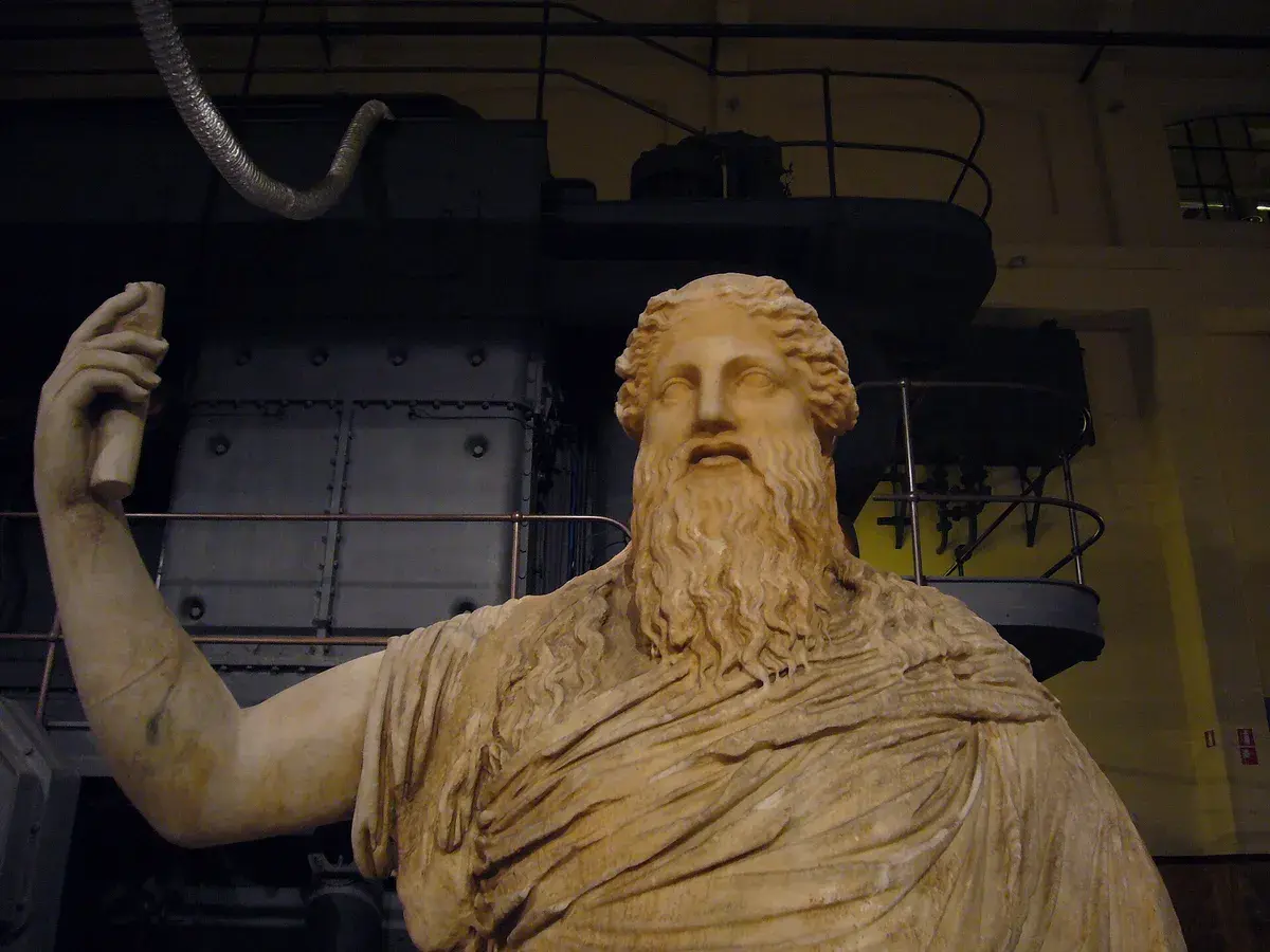 Classical statues inside Centrale Montemartini, a decommissioned power station turned museum. Photo: Howard Hudson, CC BY 2.5