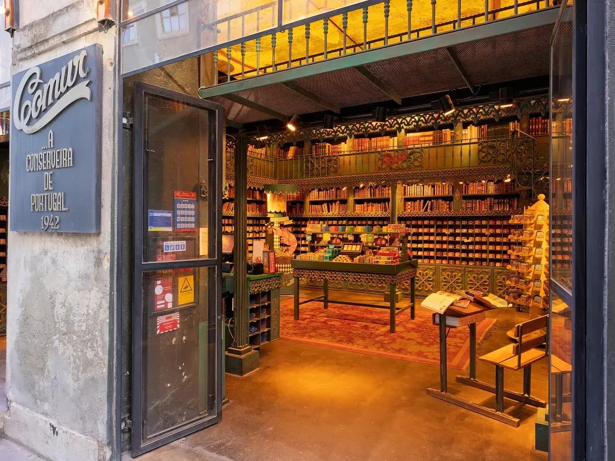 Inside a Lisbon tinned fish shop, shelves stacked with colourful conservas tins. Photo: Dale Cruse, CC BY 4.0