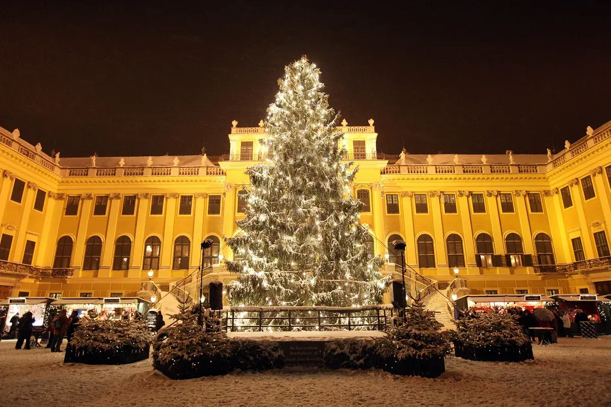 The Schönbrunn Palace Christmas market, one of the first to open in Vienna. Photo: MTSWien, CC BY-SA 3.0