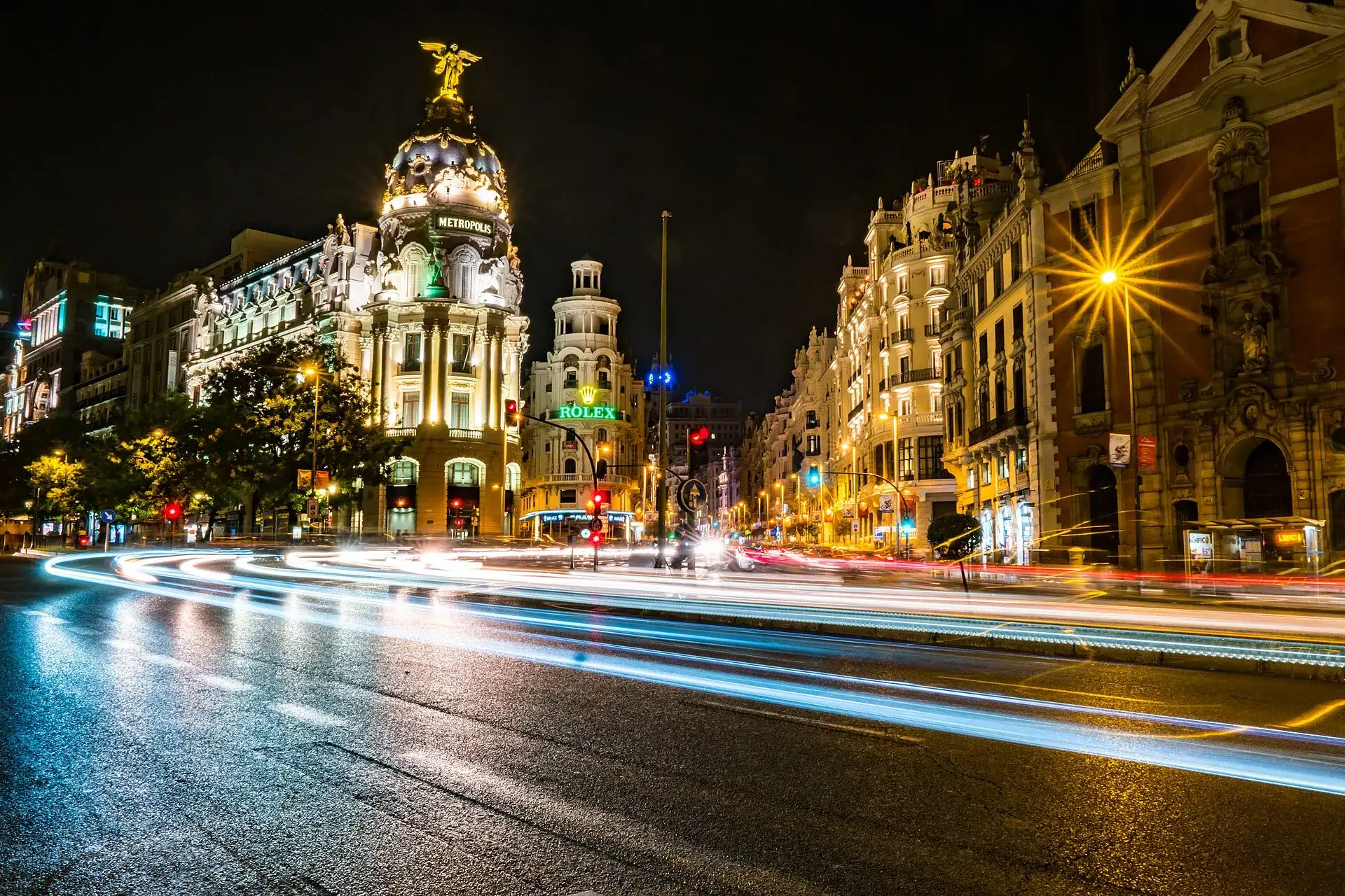 Cover image for Getting Around Madrid: Transport, Airport Transfers and Where to Leave Your Bag