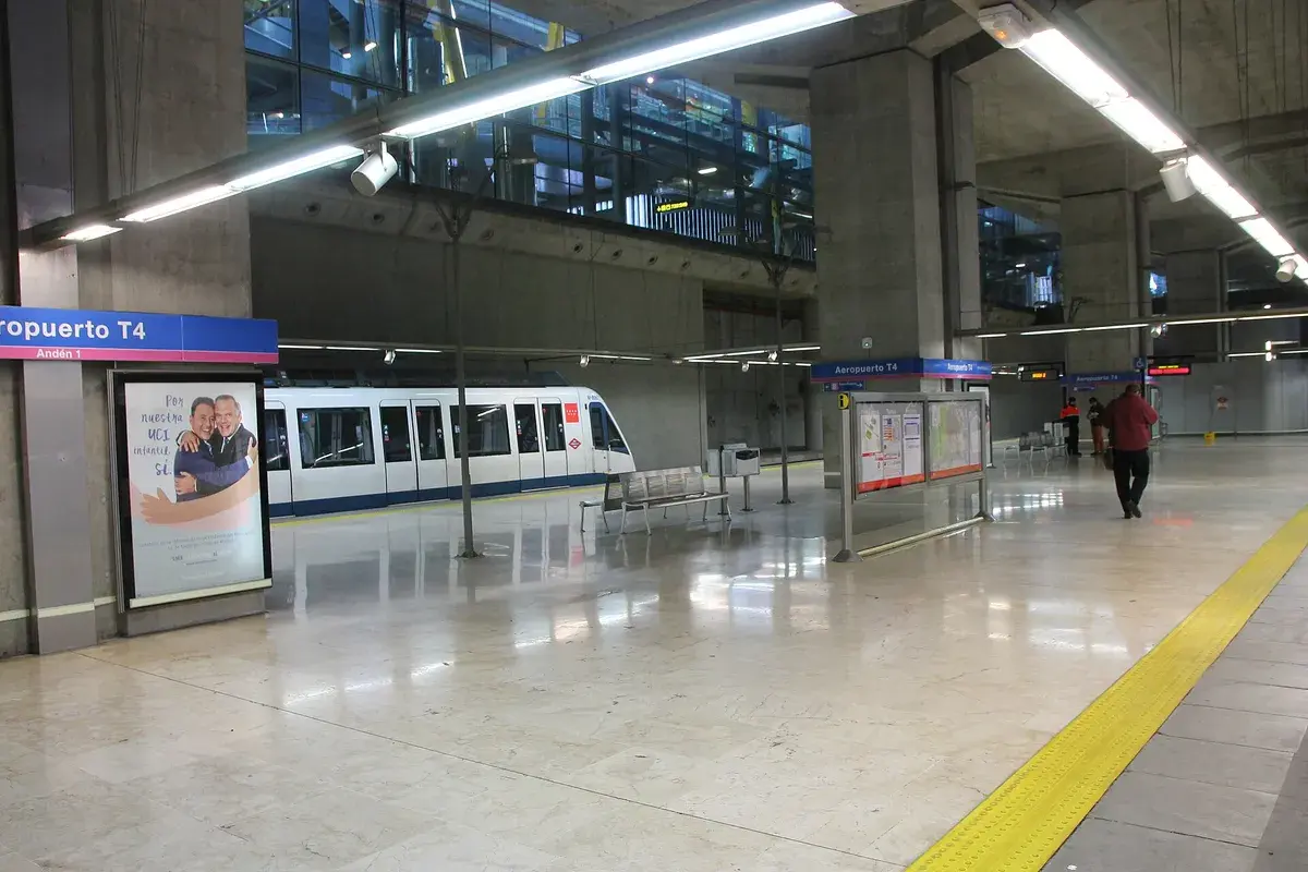 The Metro de Madrid station at Terminal 4, where line 8 starts its run to the city. Photo: Draceane, CC BY-SA 4.0