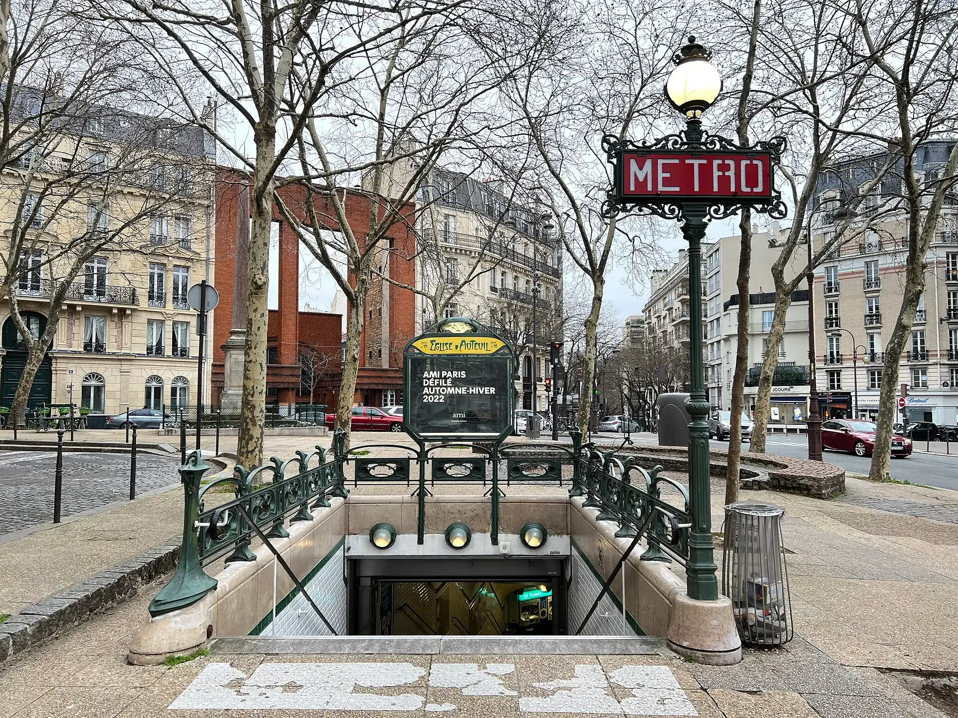 Cover image for Getting Around Paris: Transport, Airport Transfers and Where to Leave Your Bag