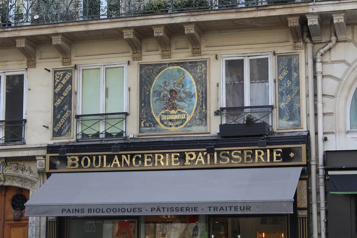 A traditional boulangerie on rue Monge, with an awning over the shopfront below Paris apartments. Photo: Chabe01, CC BY-SA 4.0