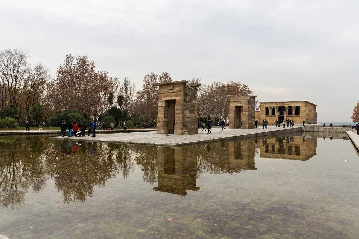 The Egyptian Temple of Debod, a free viewpoint in the Parque del Oeste. Photo: Diego Delso, CC BY-SA 4.0