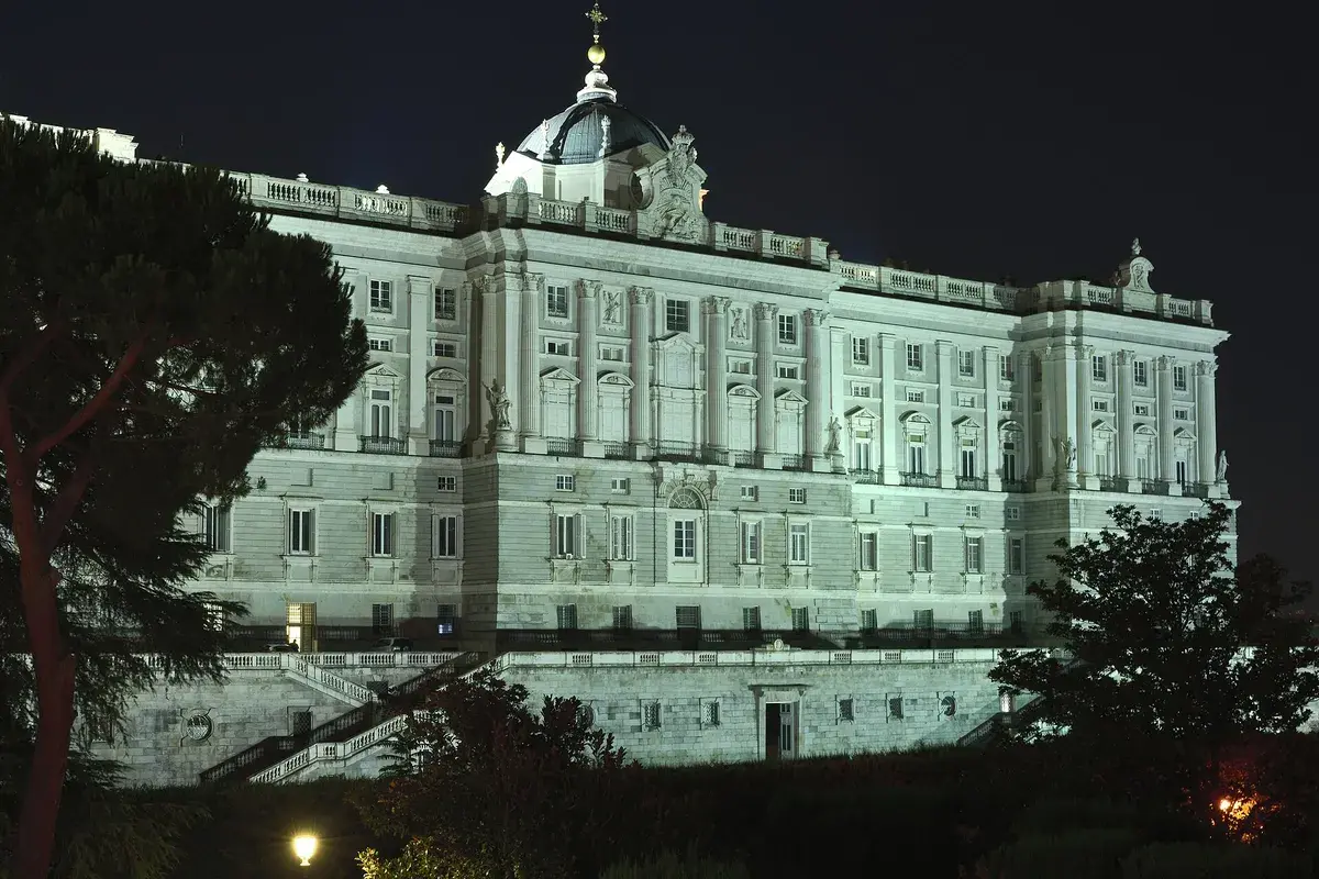 马德里王宫北立面,建于旧城堡原址之上。摄影:Javier Perez Montes,CC BY-SA 4.0
