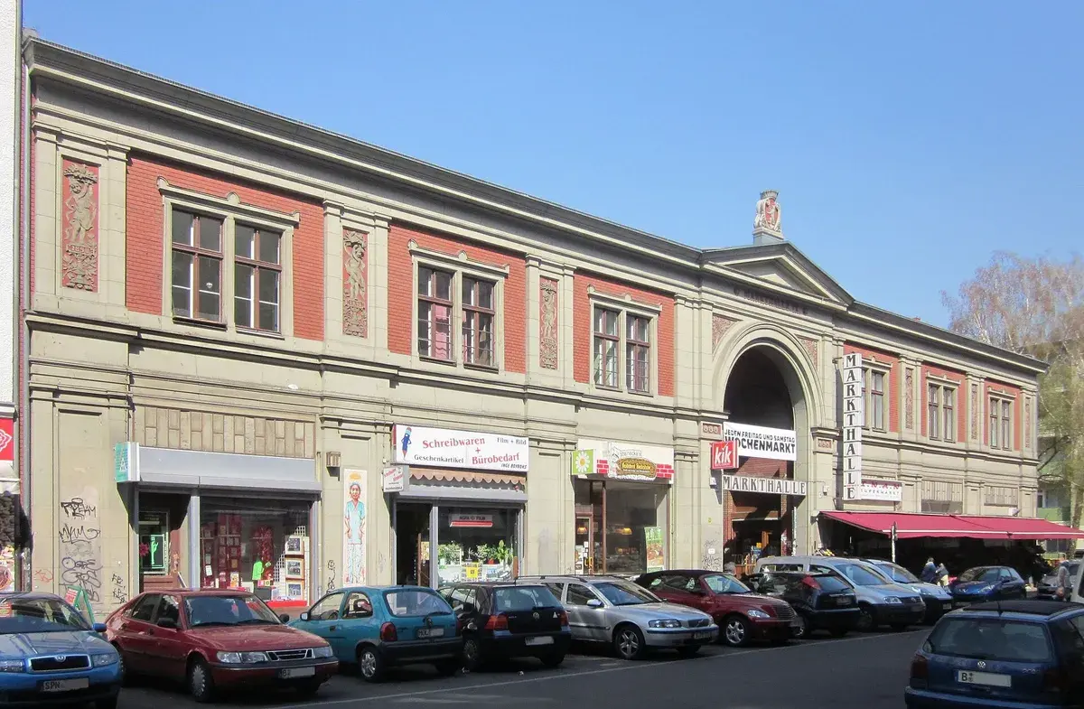 克罗伊茨贝格区九号市场位于 Eisenbahnstraße 的临街立面。摄影:Jörg Zägel,CC BY-SA 3.0