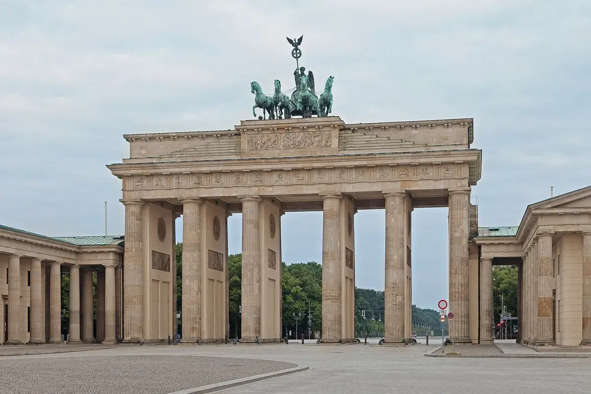 The Brandenburg Gate in the morning light. Photo: Thomas Wolf, CC BY-SA 3.0