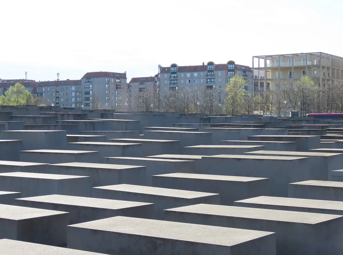 The field of concrete blocks at the Memorial to the Murdered Jews of Europe. Photo: Ad Meskens, CC BY-SA 4.0