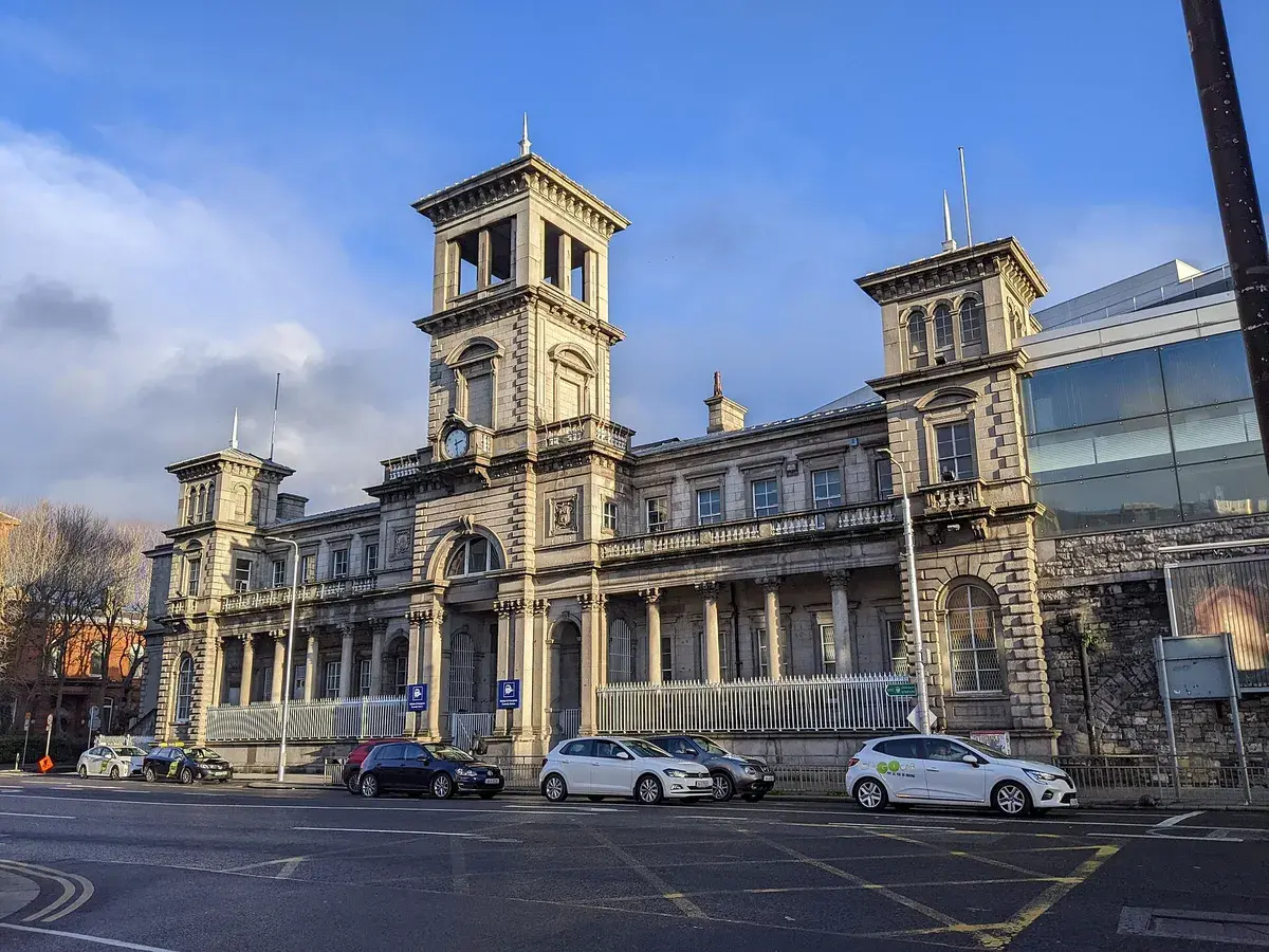 The stone front and tower of Connolly Station, seen from the street. Photo: Smirkybec, CC BY-SA 4.0