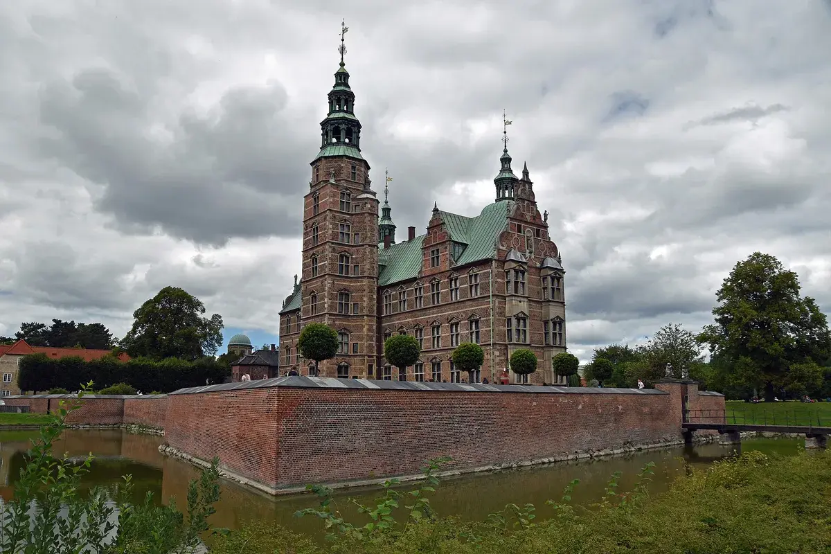 Rosenborg Castle, one of the paid sights that costs 140 kr online. Photo: Thomas Dahlstrøm Nielsen, CC BY-SA 4.0