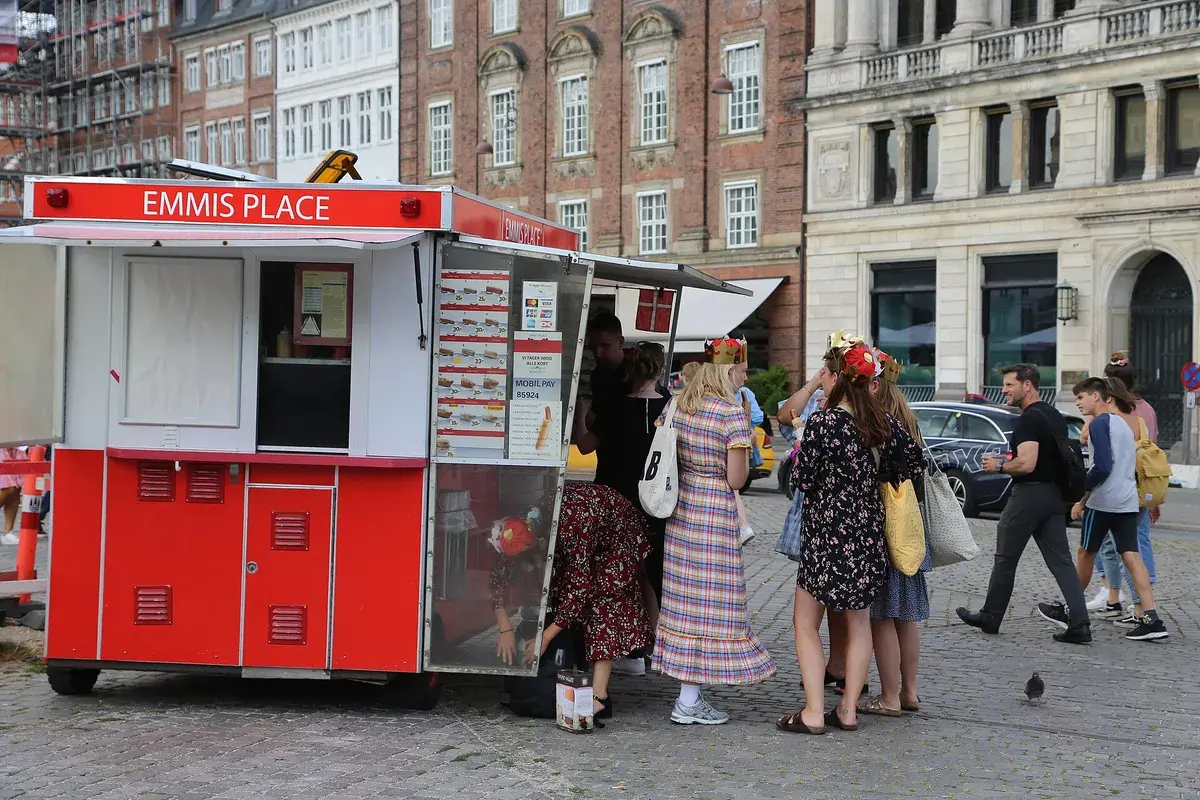 A hot dog stand on Kongens Nytorv, one of the few left in the city. Photo: Sofie Paisley, News Øresund, CC BY 2.0