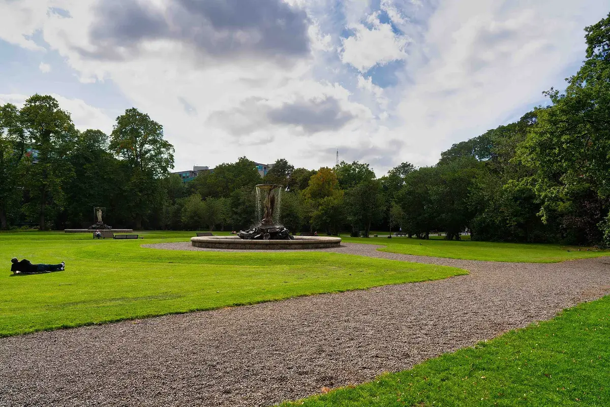 O Iveagh Gardens é um parque tranquilo e gratuito mesmo a sul do St Stephen's Green. Foto: William Murphy, CC BY-SA 2.0