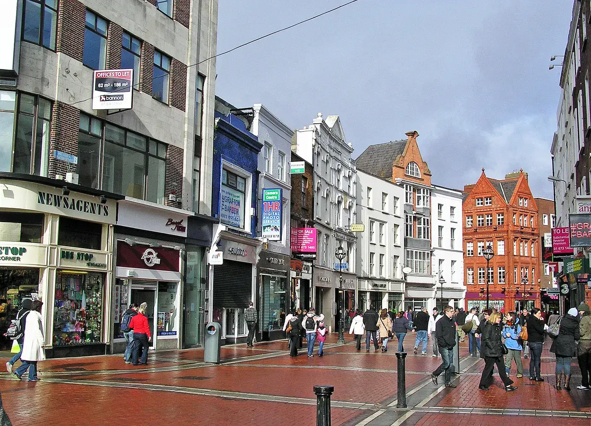 A Grafton Street é a movimentada artéria pedonal que liga o Trinity ao St Stephen's Green. Foto: Donaldytong, CC BY-SA 3.0