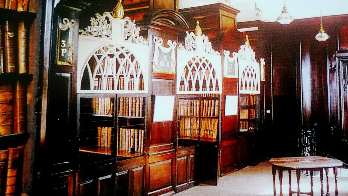 A Marsh's Library, colada à Catedral de São Patrício, é um dos recantos mais tranquilos da cidade antiga. Foto: Tim Tregenza, CC BY-SA 3.0