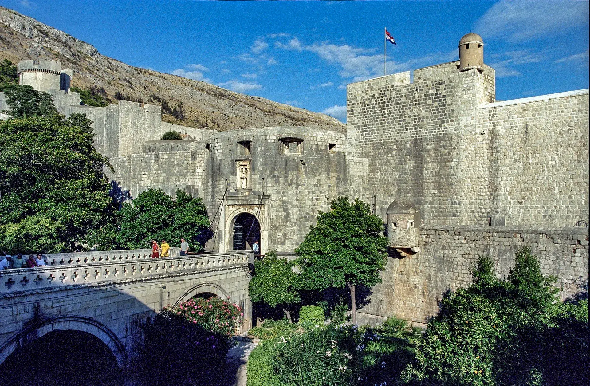 Pile Gate: the drawbridge that sealed the city every night