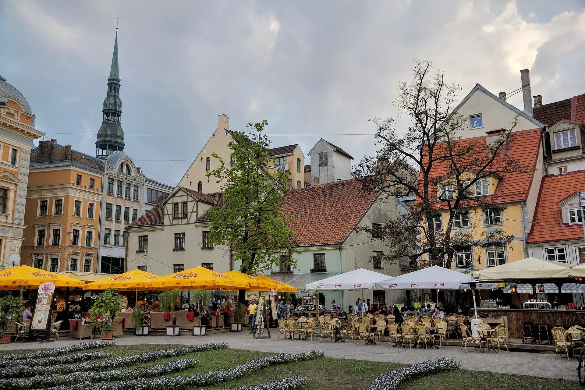 Livu Square Riga: Cat House & Guild Halls Guide - Riga