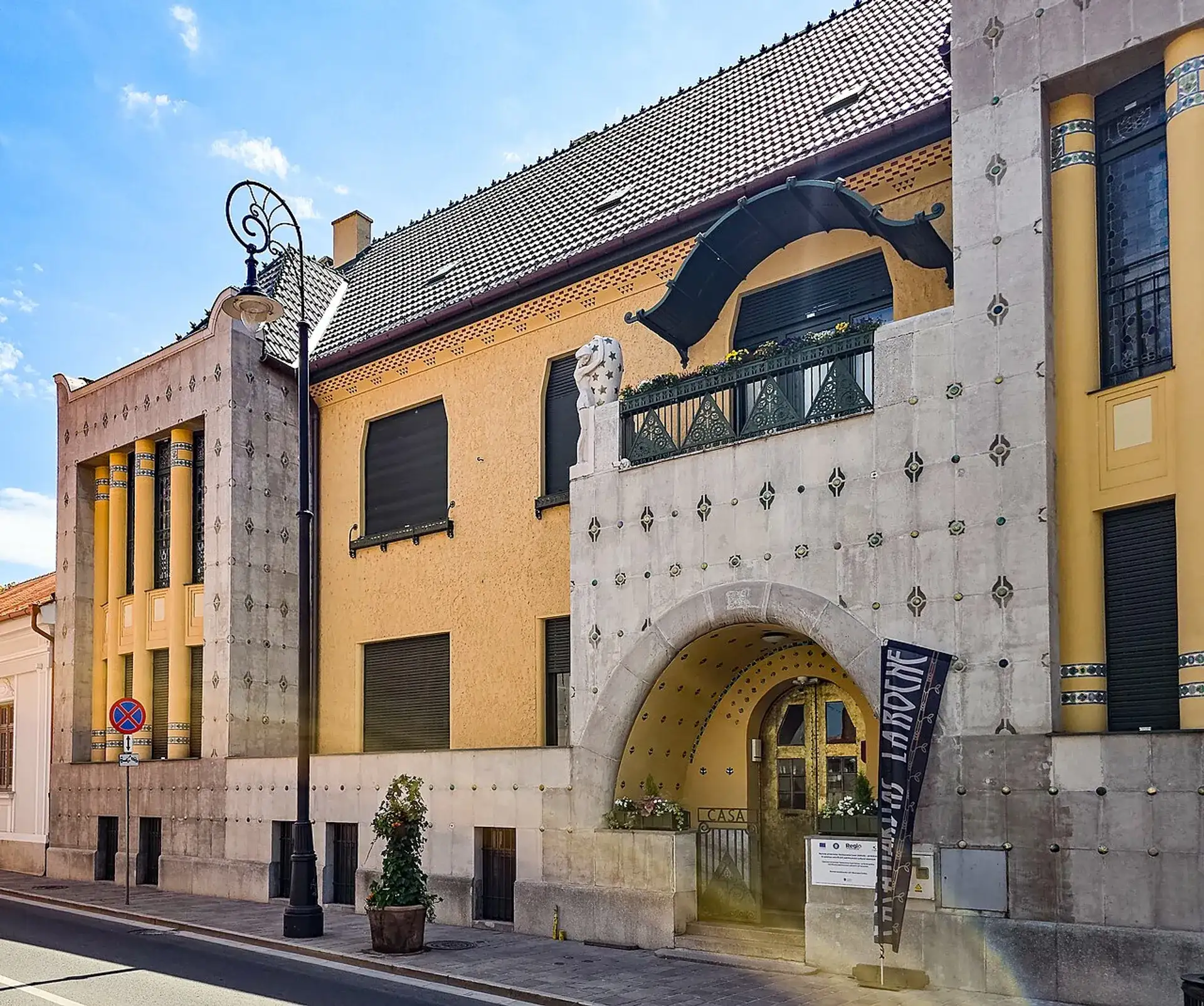 Darvas-La Roche House: Oradea's Art Nouveau Museum - Oradea