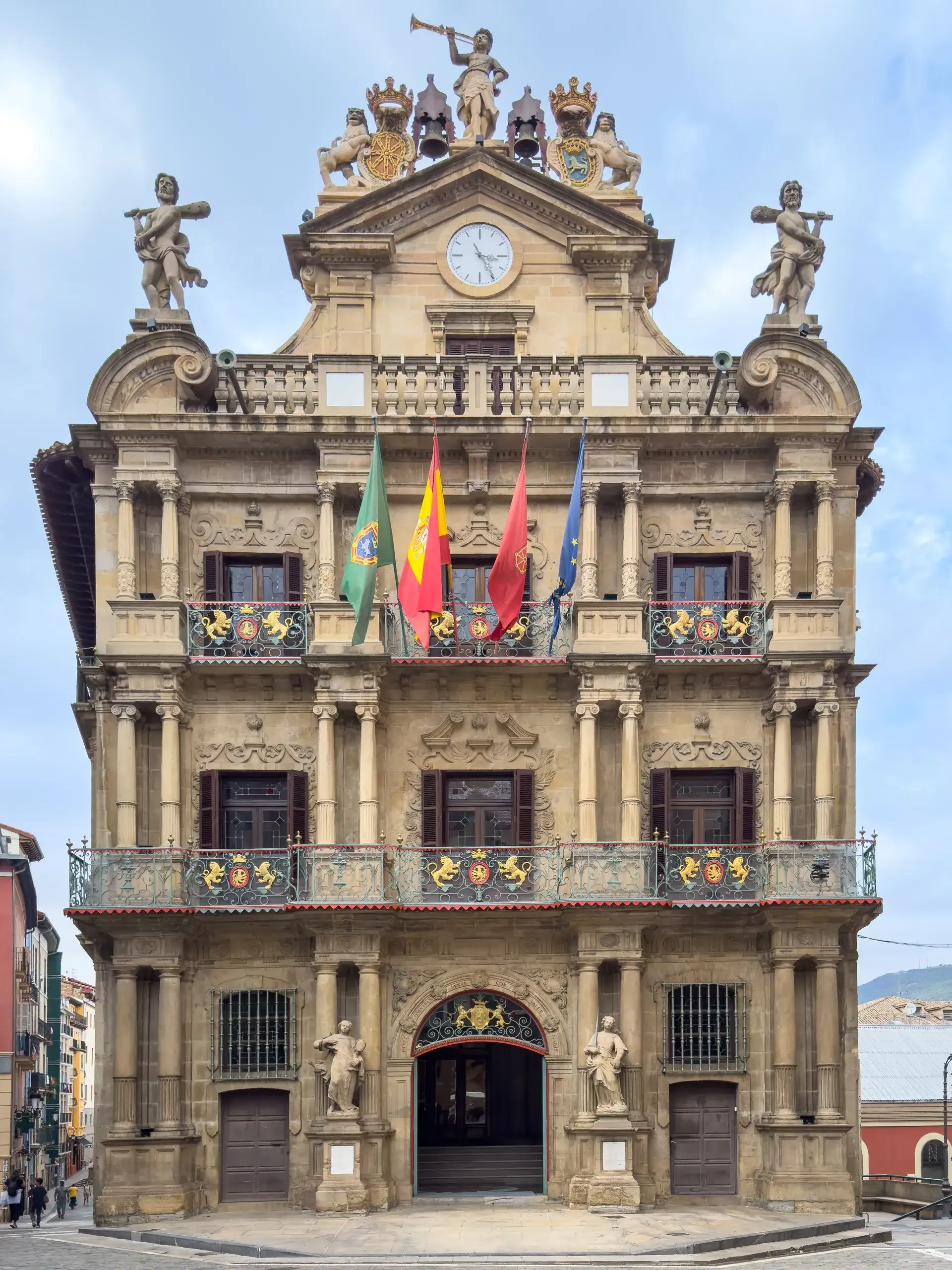 Plaza Consistorial: Pamplona's Iconic Balcony - Pamplona