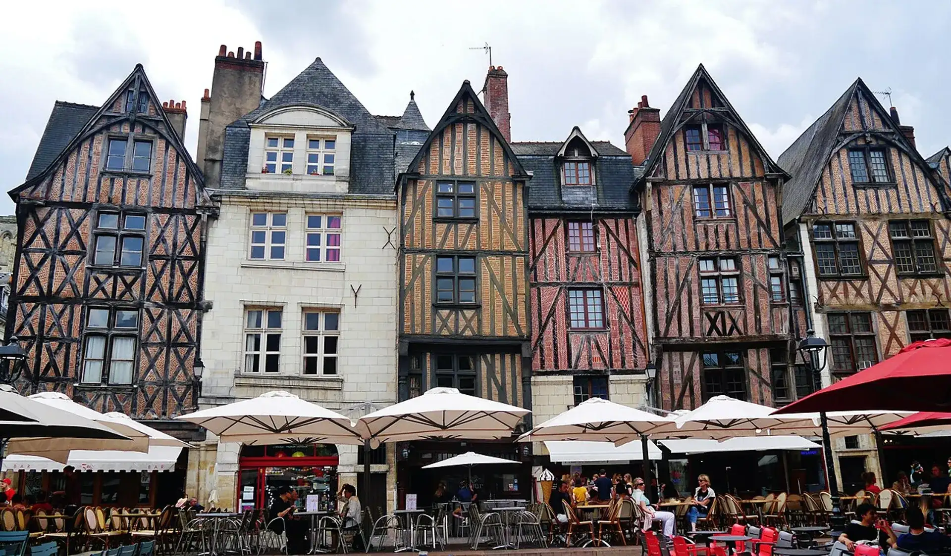 Place Plumereau: o coração histórico da Velha Tours - Tours