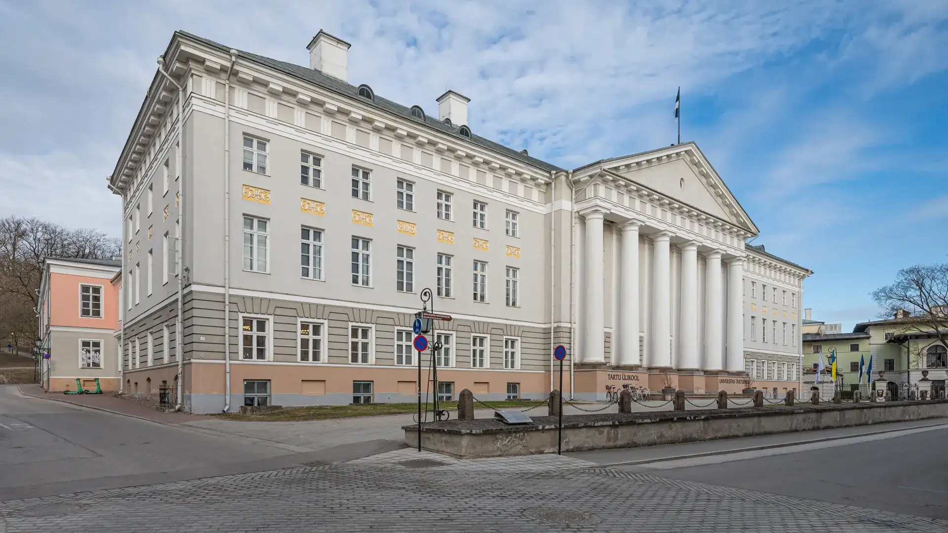 Hauptgebäude der Universität Tartu: Geschichte und Architektur - Tartu