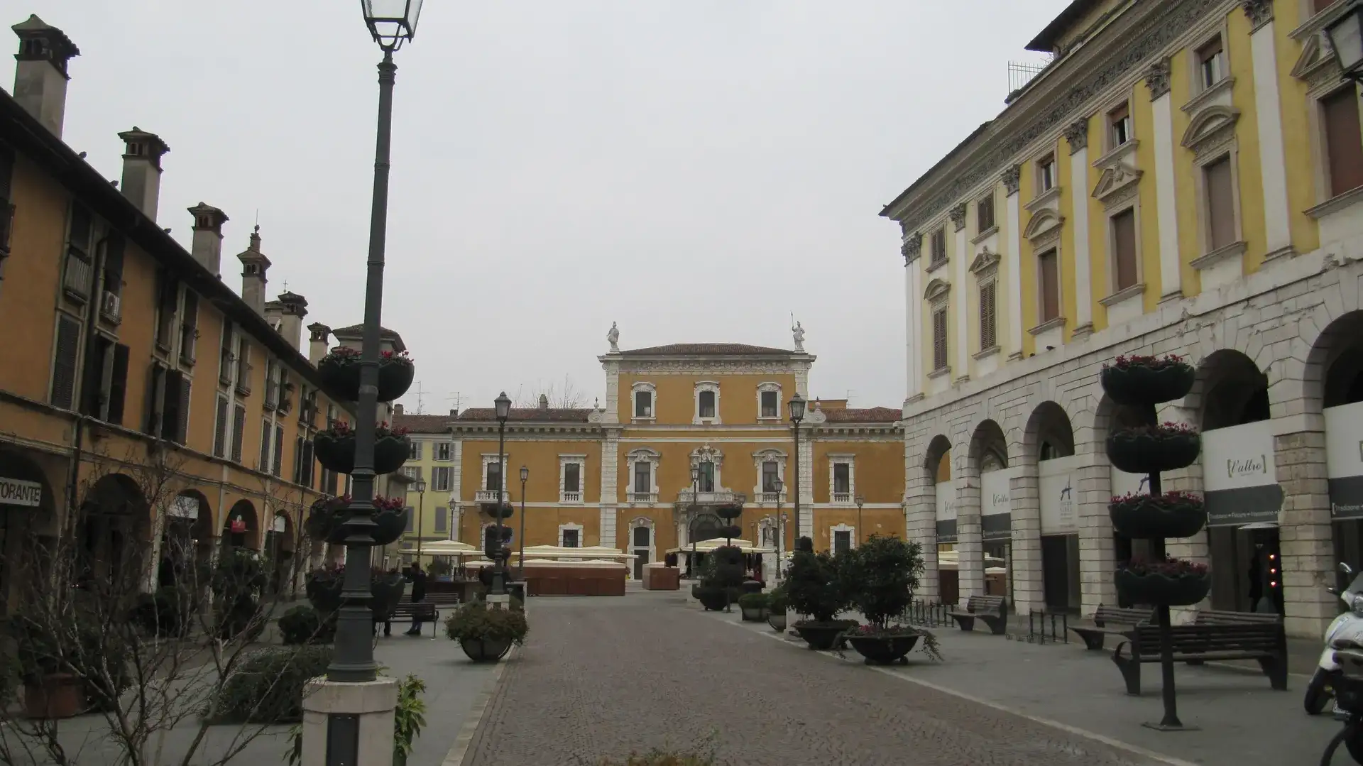 Piazza del Mercato: Brescia's Historic Merchant Square - Brescia