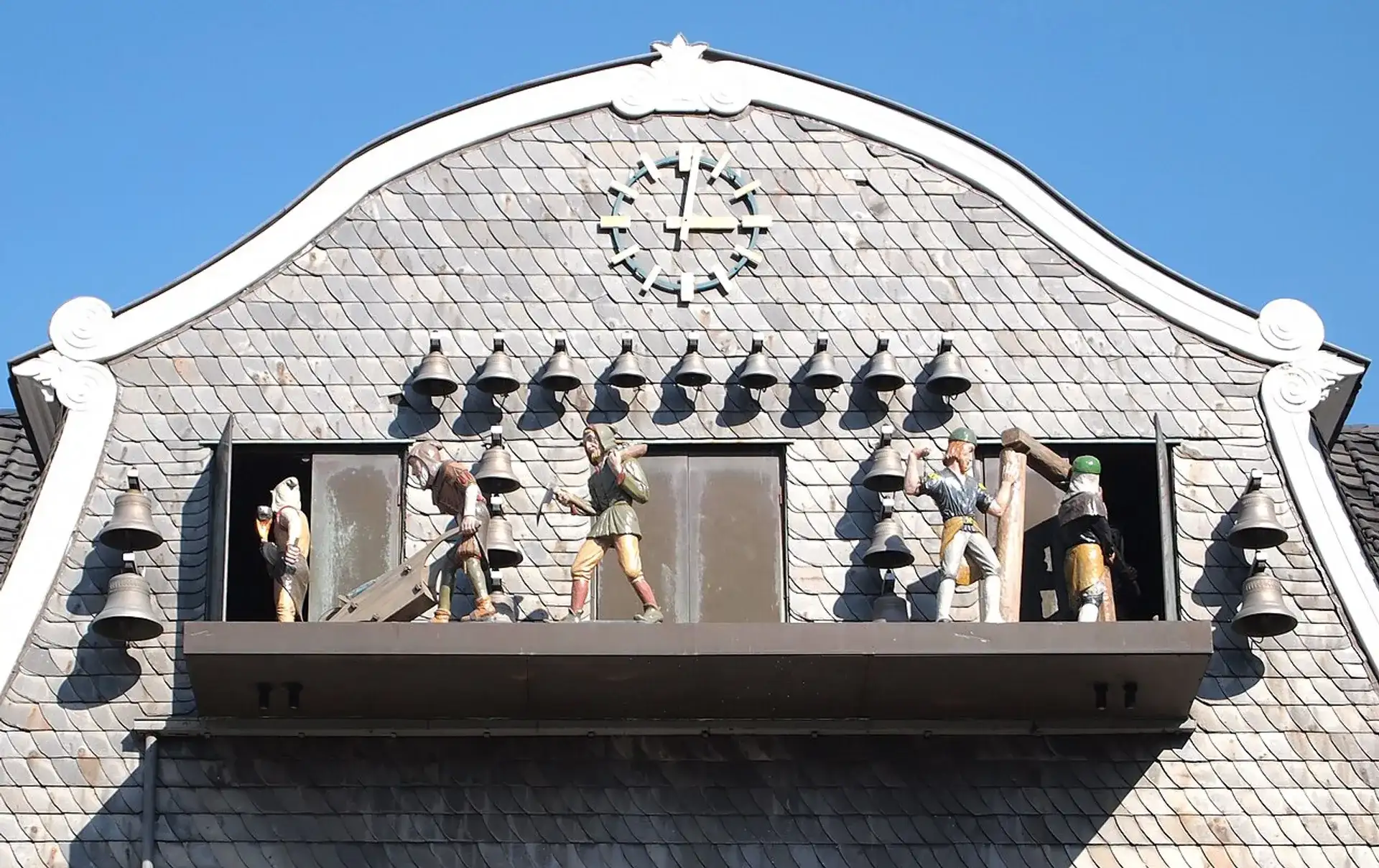 Goslar Glockenspiel: Moving Figures & Mining History - Goslar