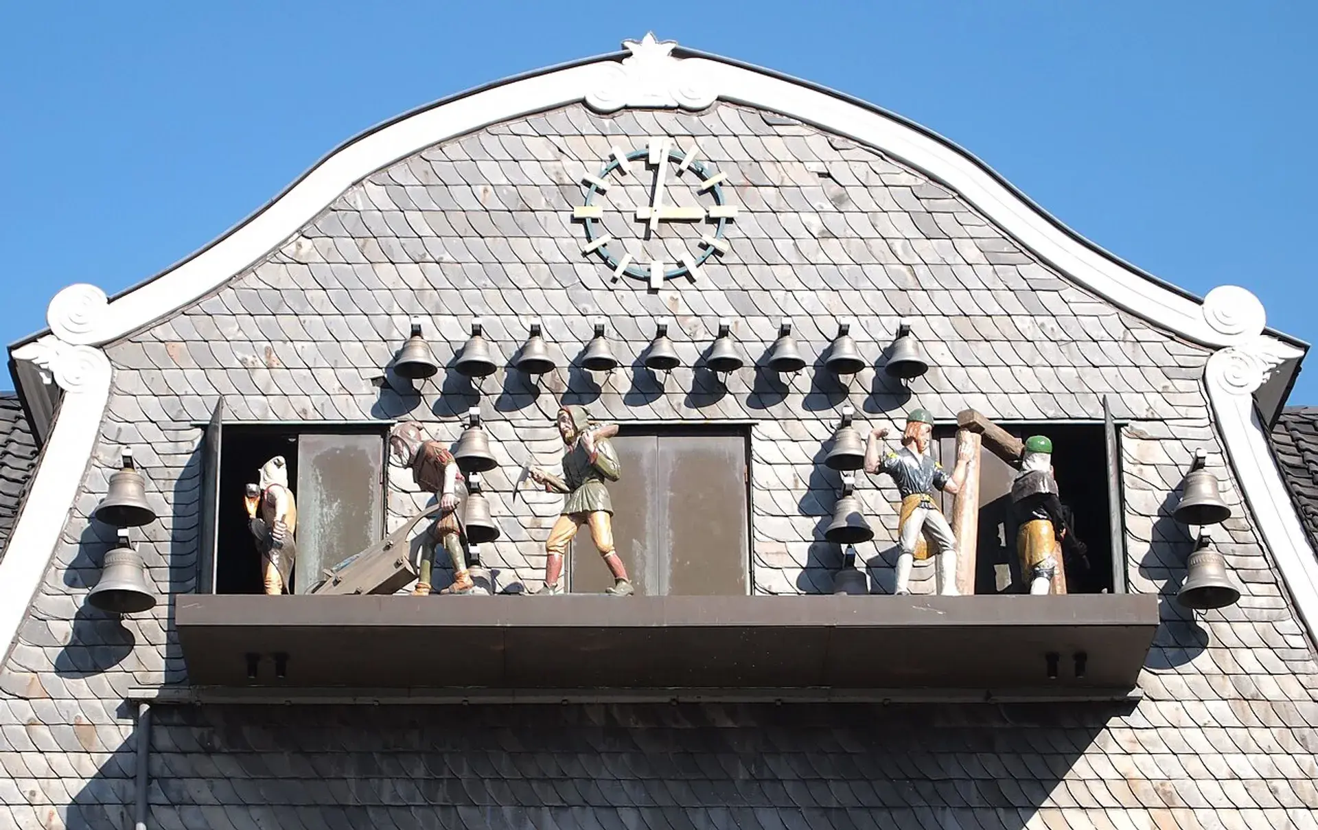 Glockenspiel und Figurenspiel am Marktplatz