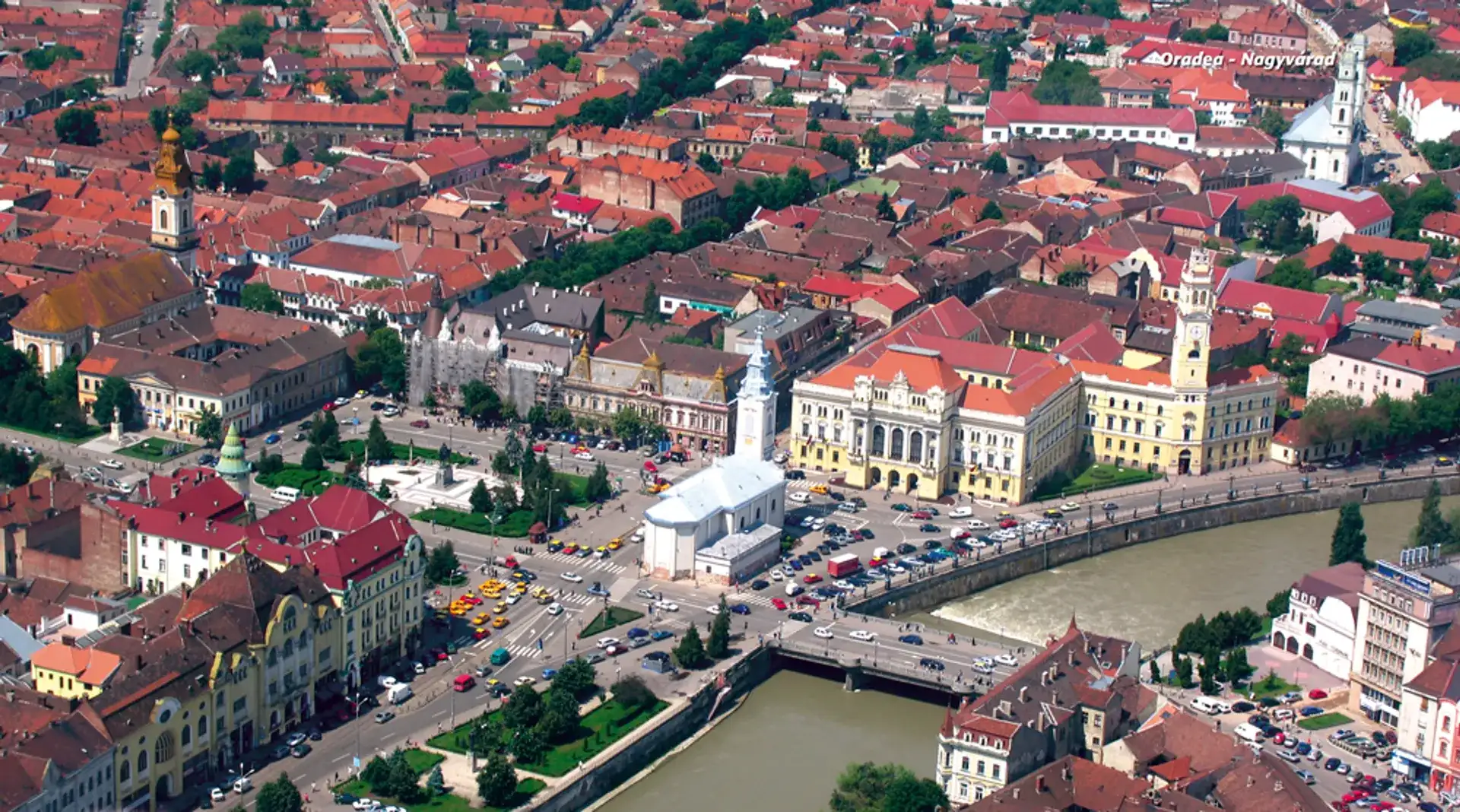 La plaza de la Unión de Oradea: un escaparate arquitectónico histórico - Oradea