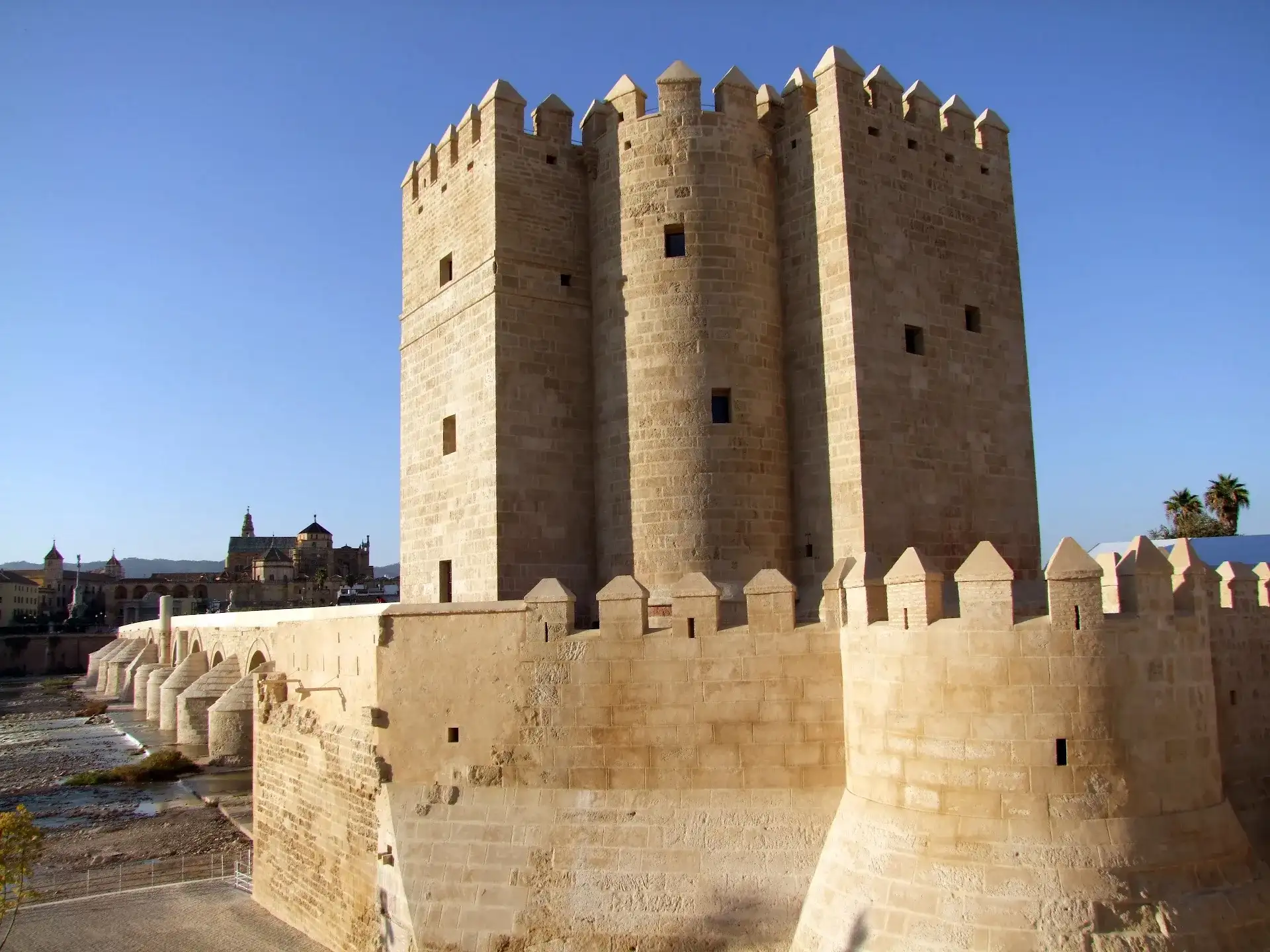 Torre de la Calahorra: Córdoba's Historic Bridge Tower - Cordoba